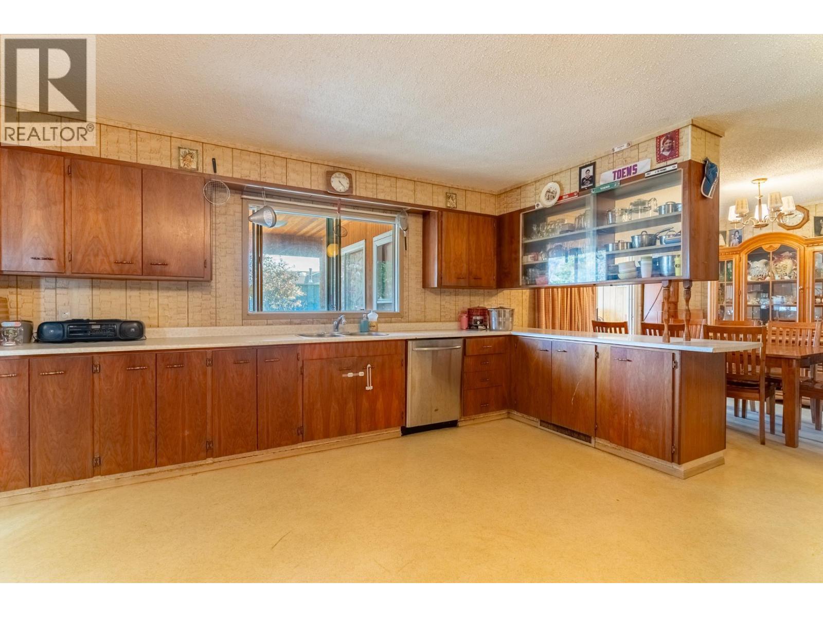 535 Arbutus Street Property Photo 4