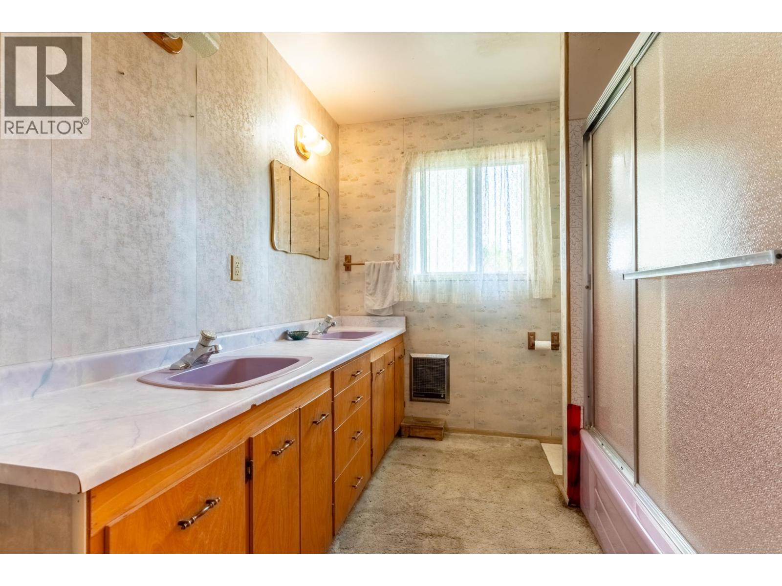 535 Arbutus Street Property Photo 14