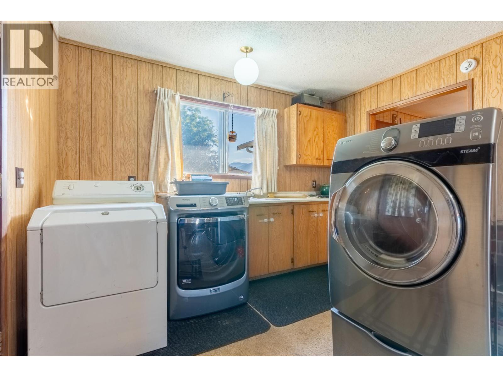 535 Arbutus Street Property Photo 20