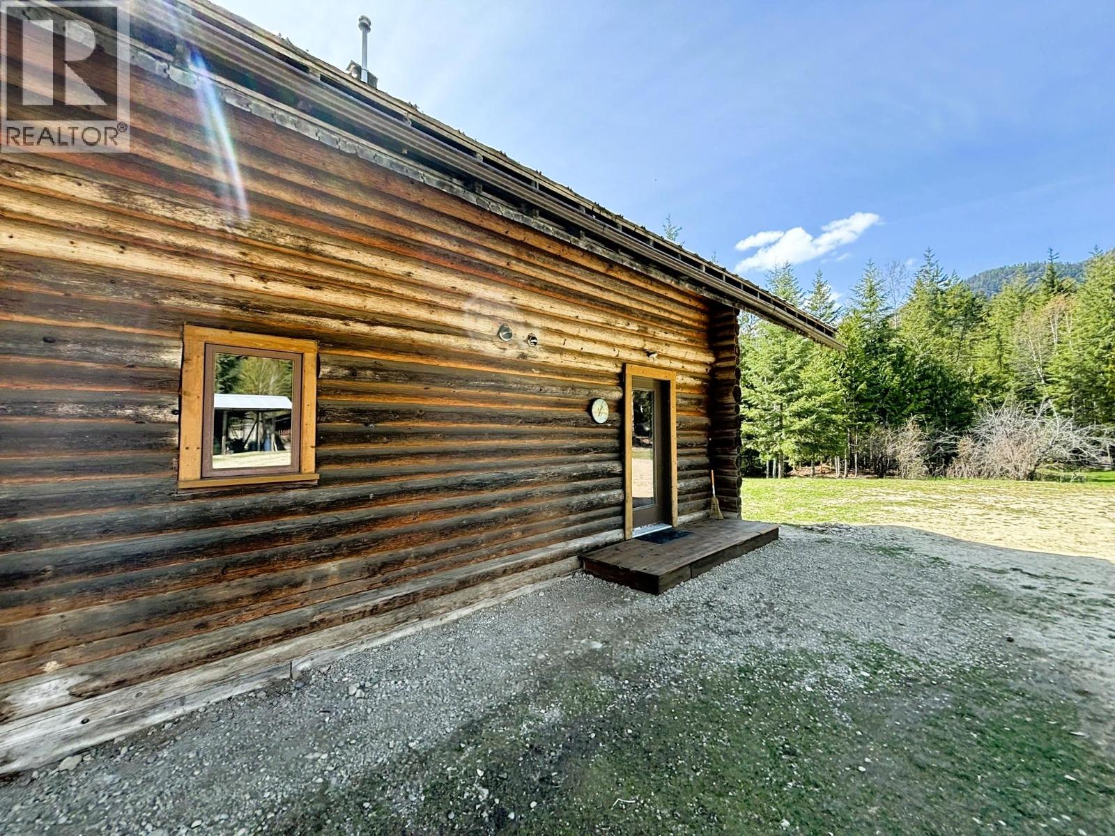 1425 Bobbie Burns Road Property Photo 9