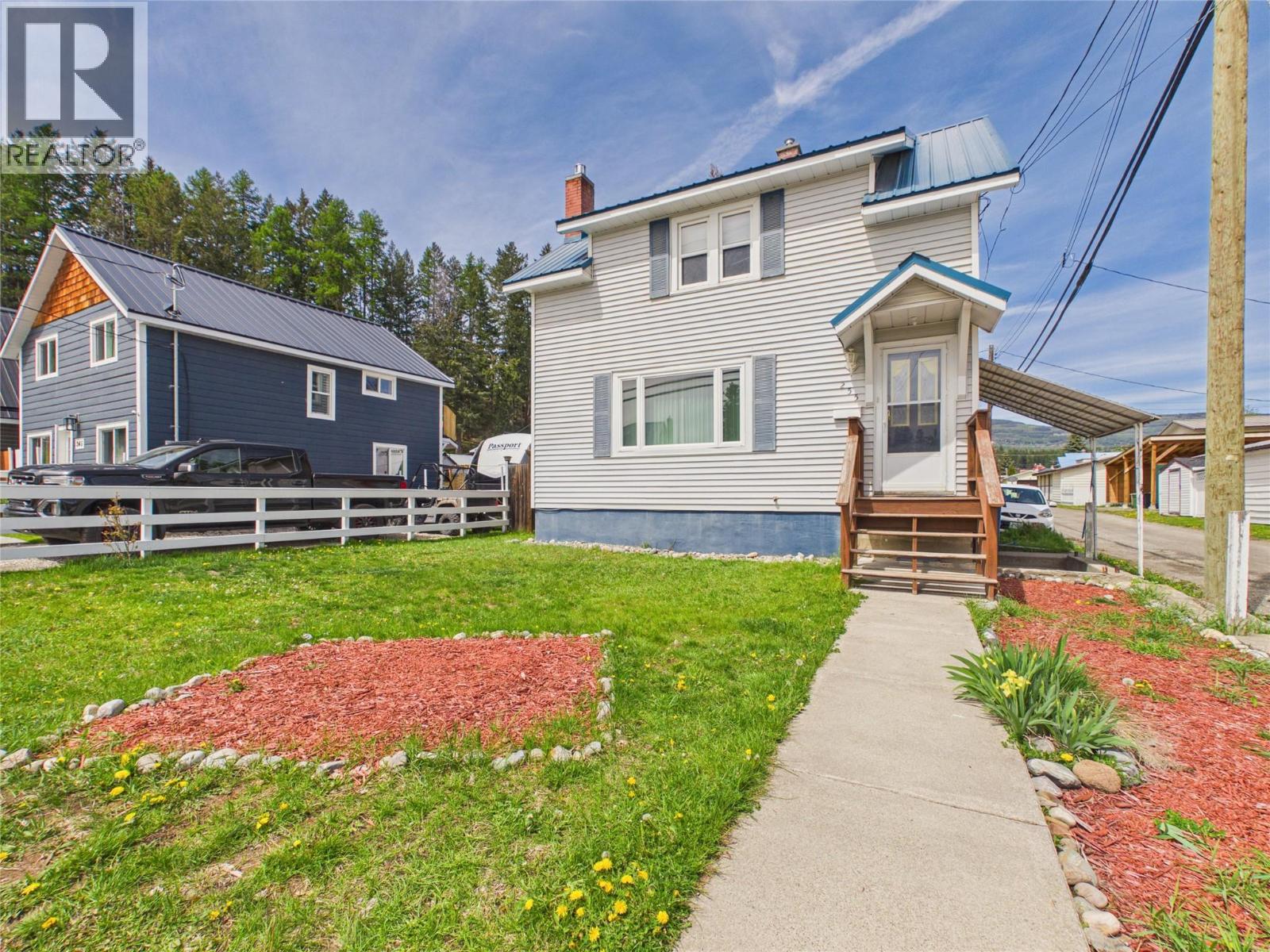 255 Burdett Street Property Photo 1