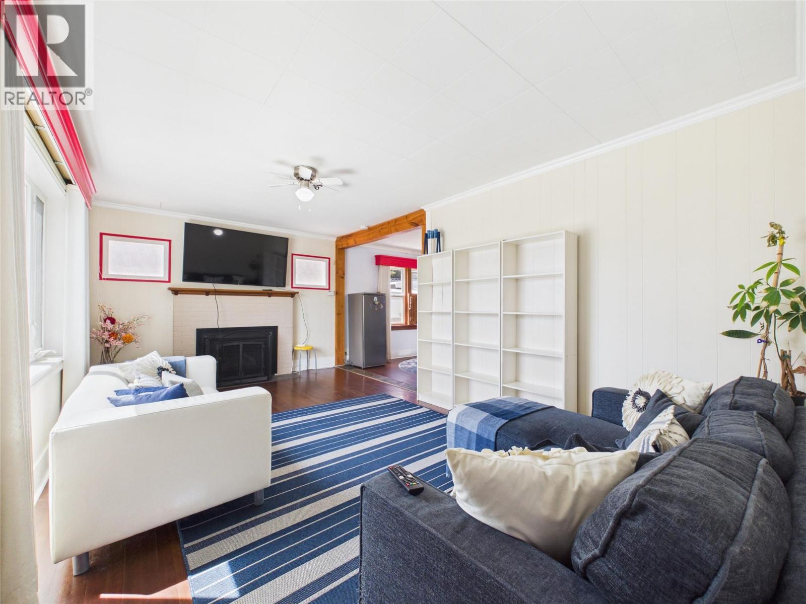 255 Burdett Street Property Photo 2