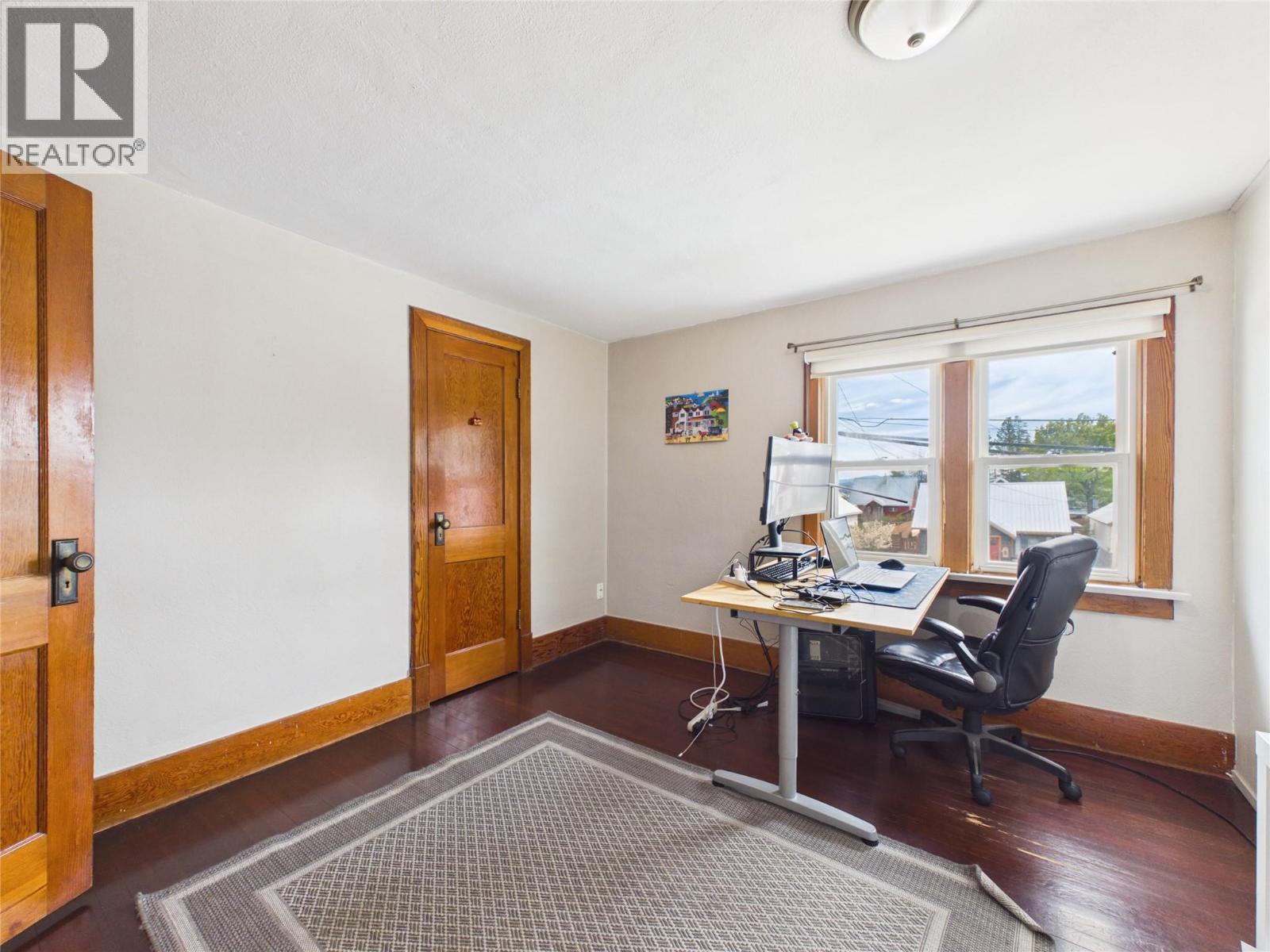 255 Burdett Street Property Photo 3