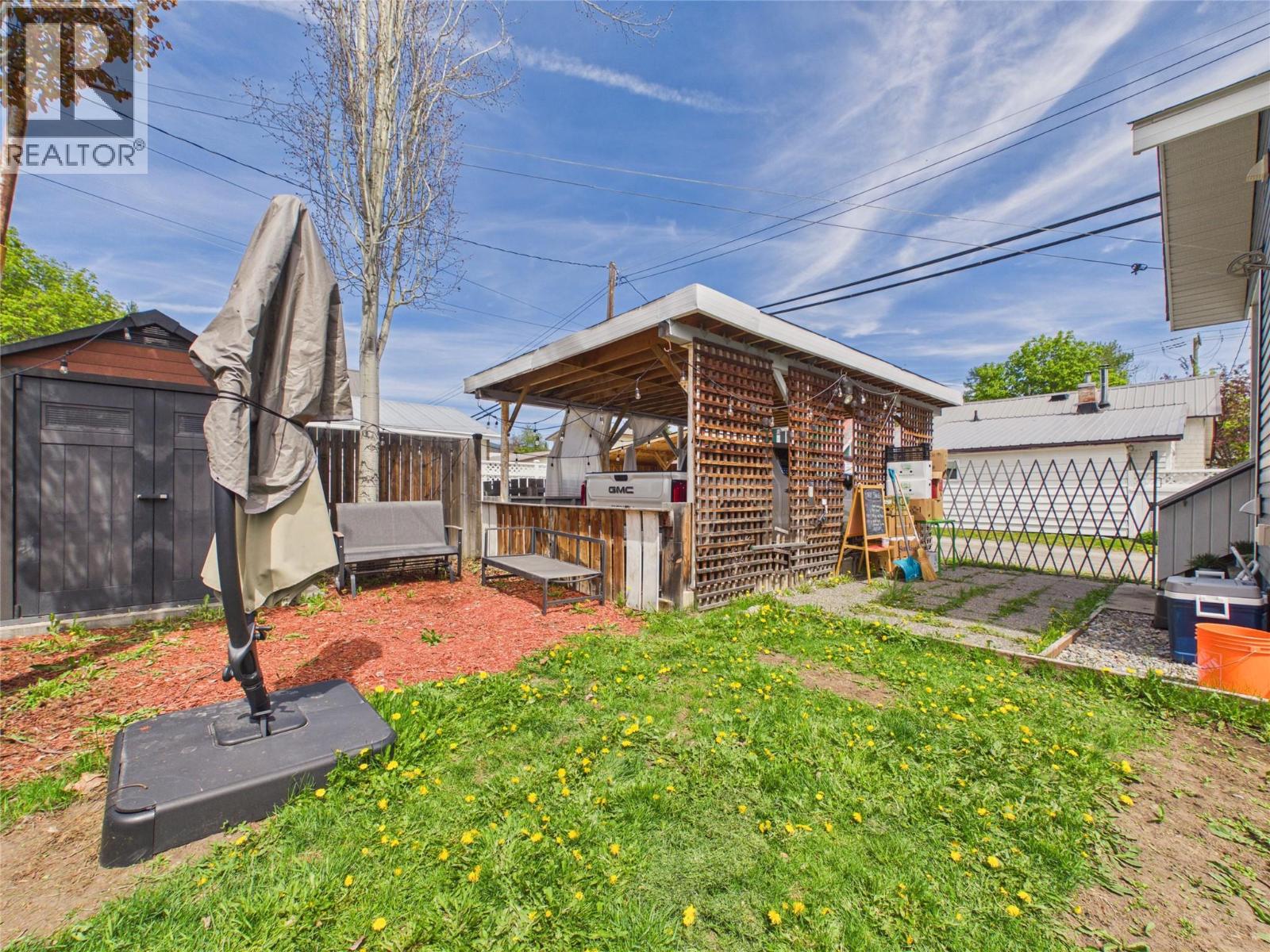 255 Burdett Street Property Photo 6