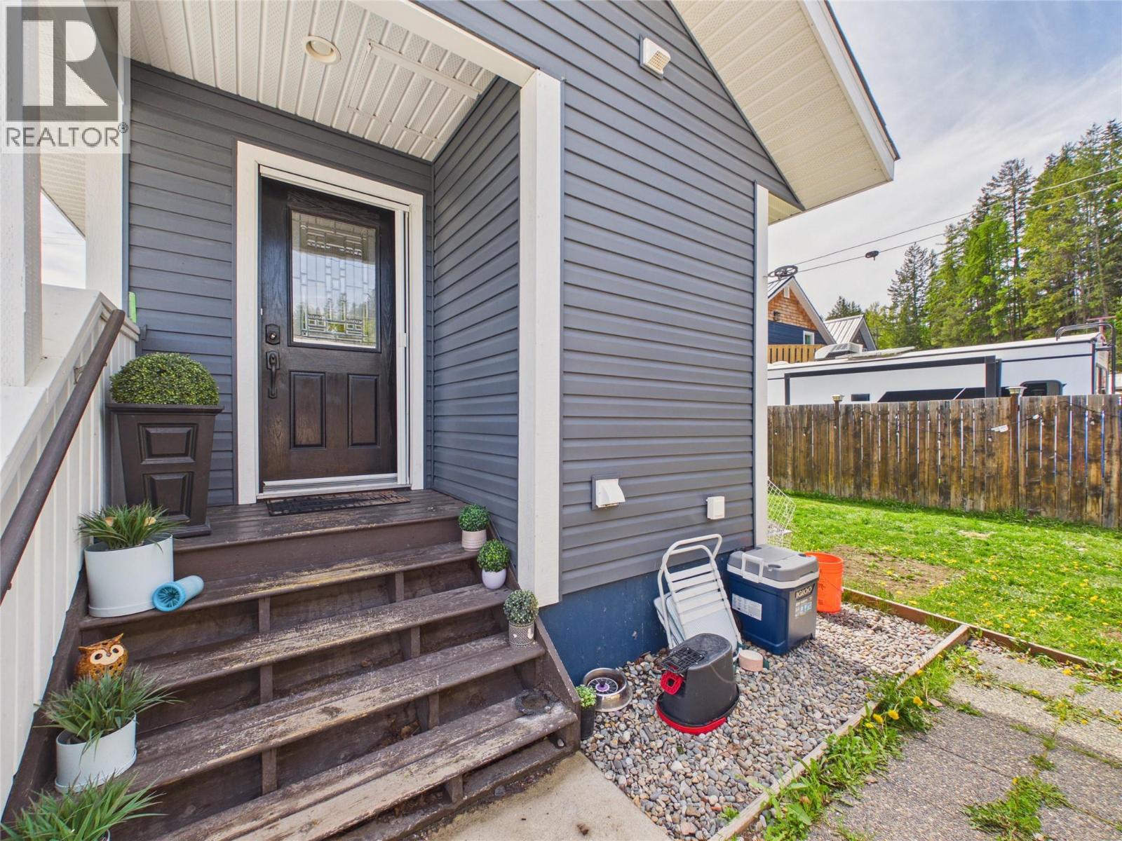 255 Burdett Street Property Photo 7