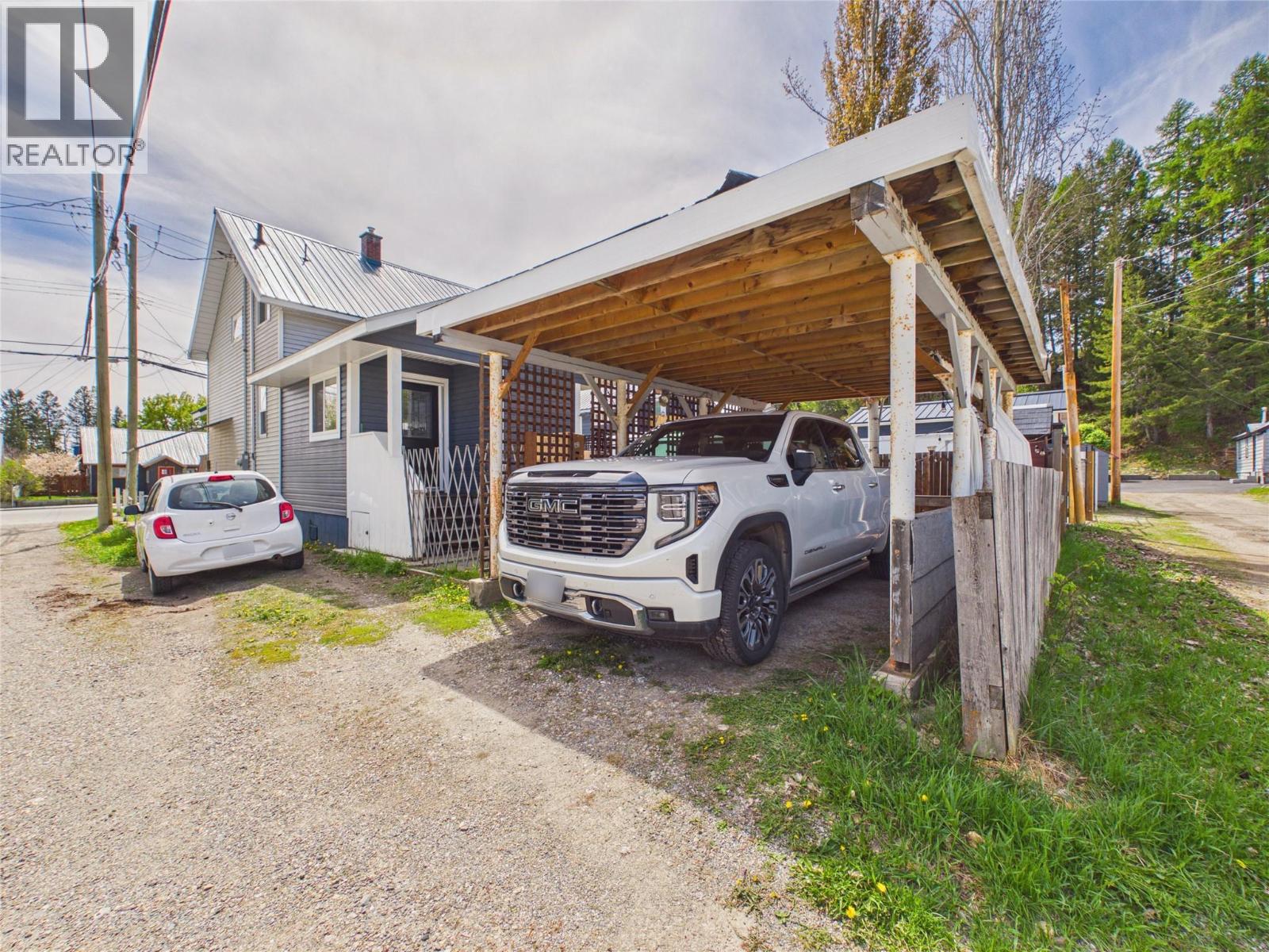 255 Burdett Street Property Photo 8