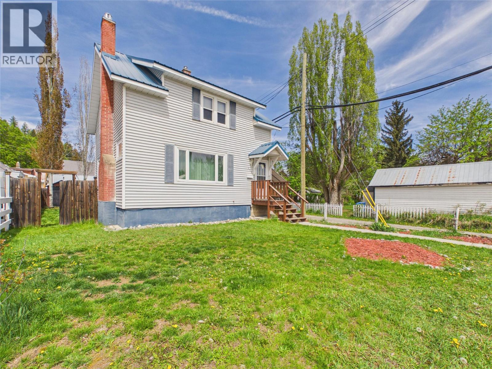 255 Burdett Street Property Photo 10