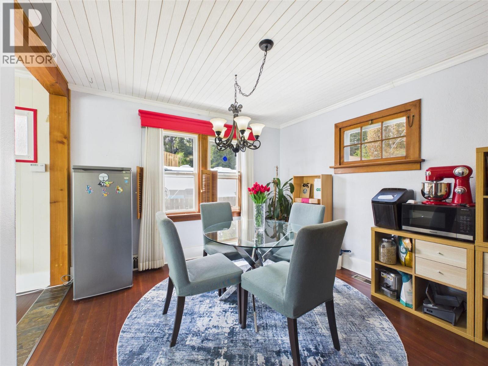 255 Burdett Street Property Photo 13
