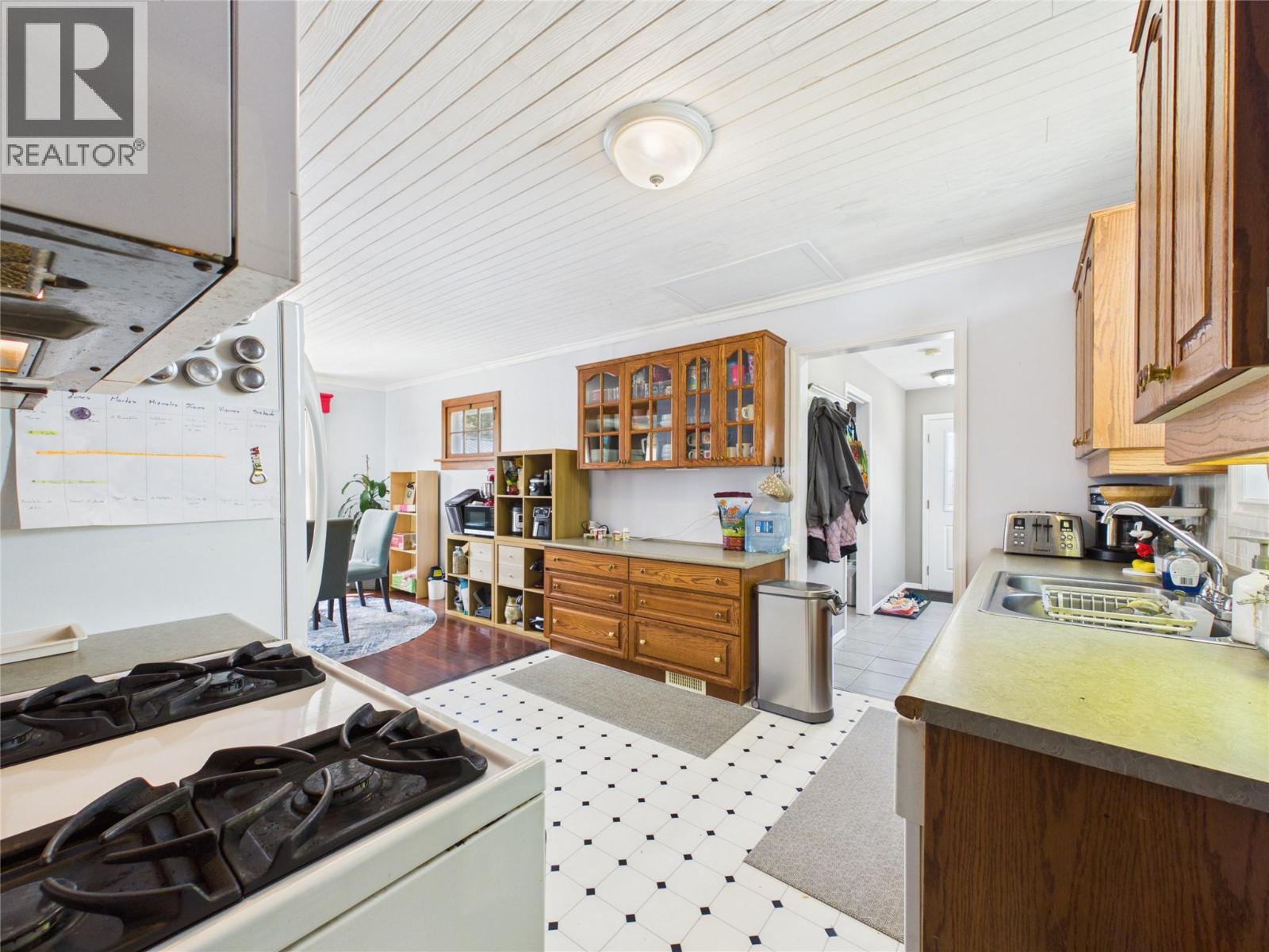 255 Burdett Street Property Photo 15