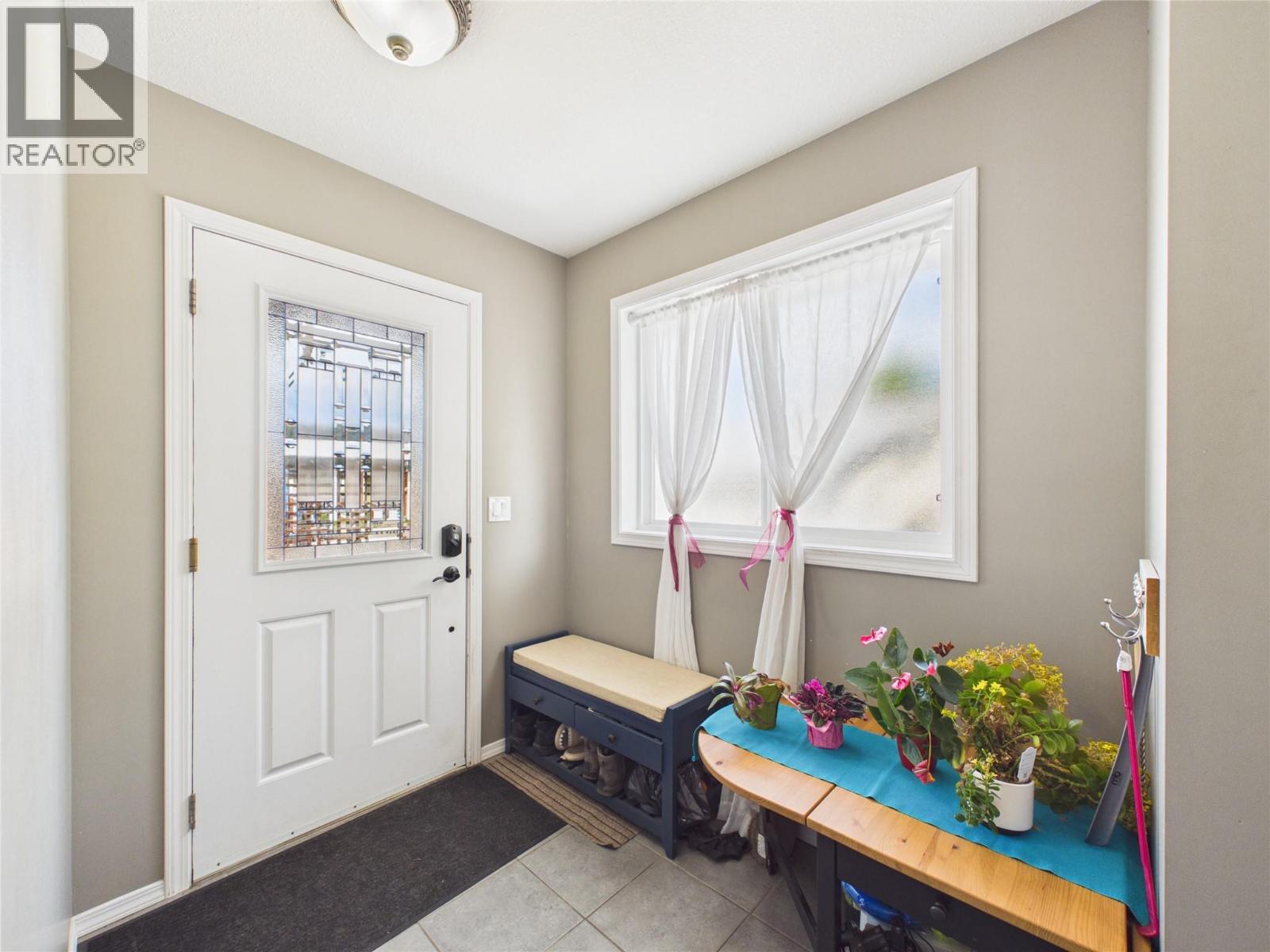 255 Burdett Street Property Photo 17