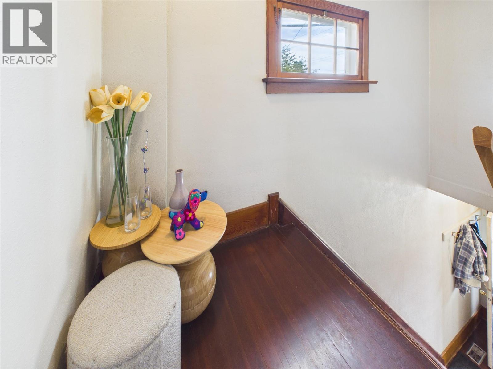 255 Burdett Street Property Photo 20