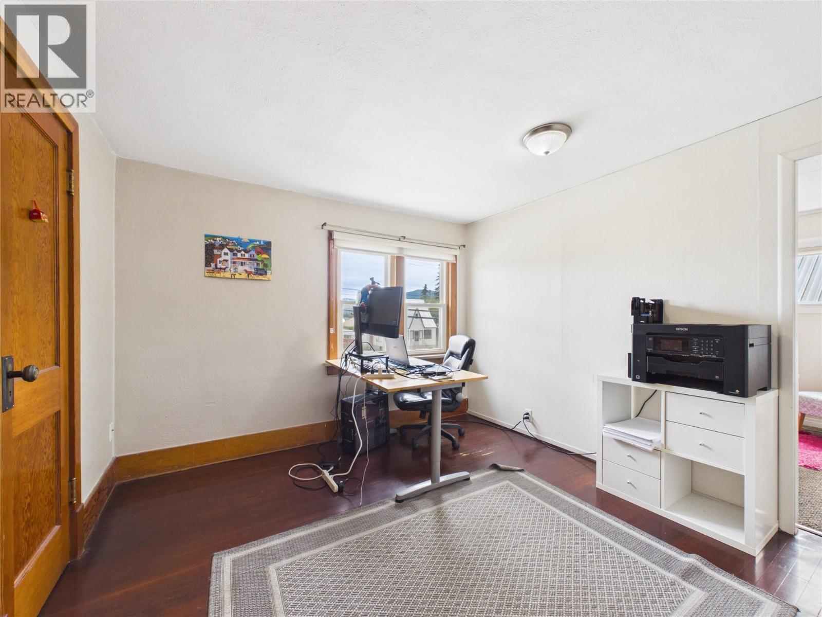 255 Burdett Street Property Photo 23