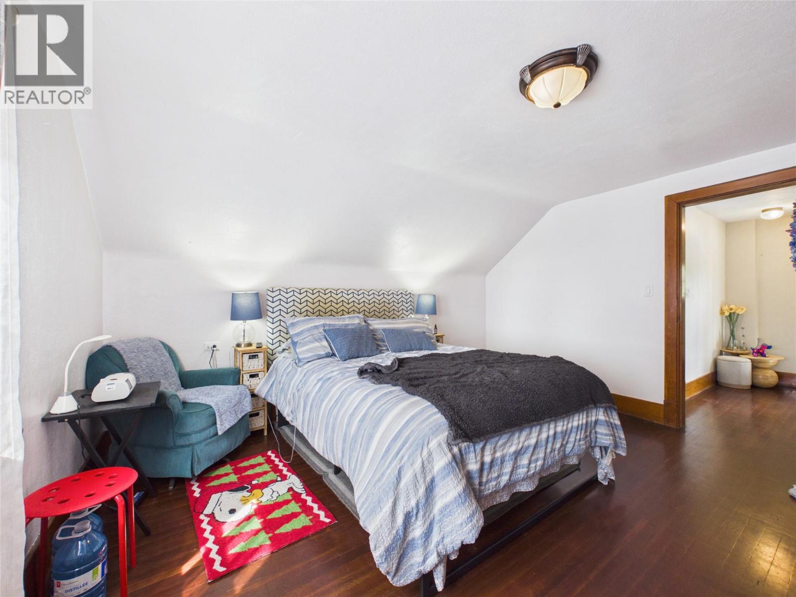 255 Burdett Street Property Photo 27