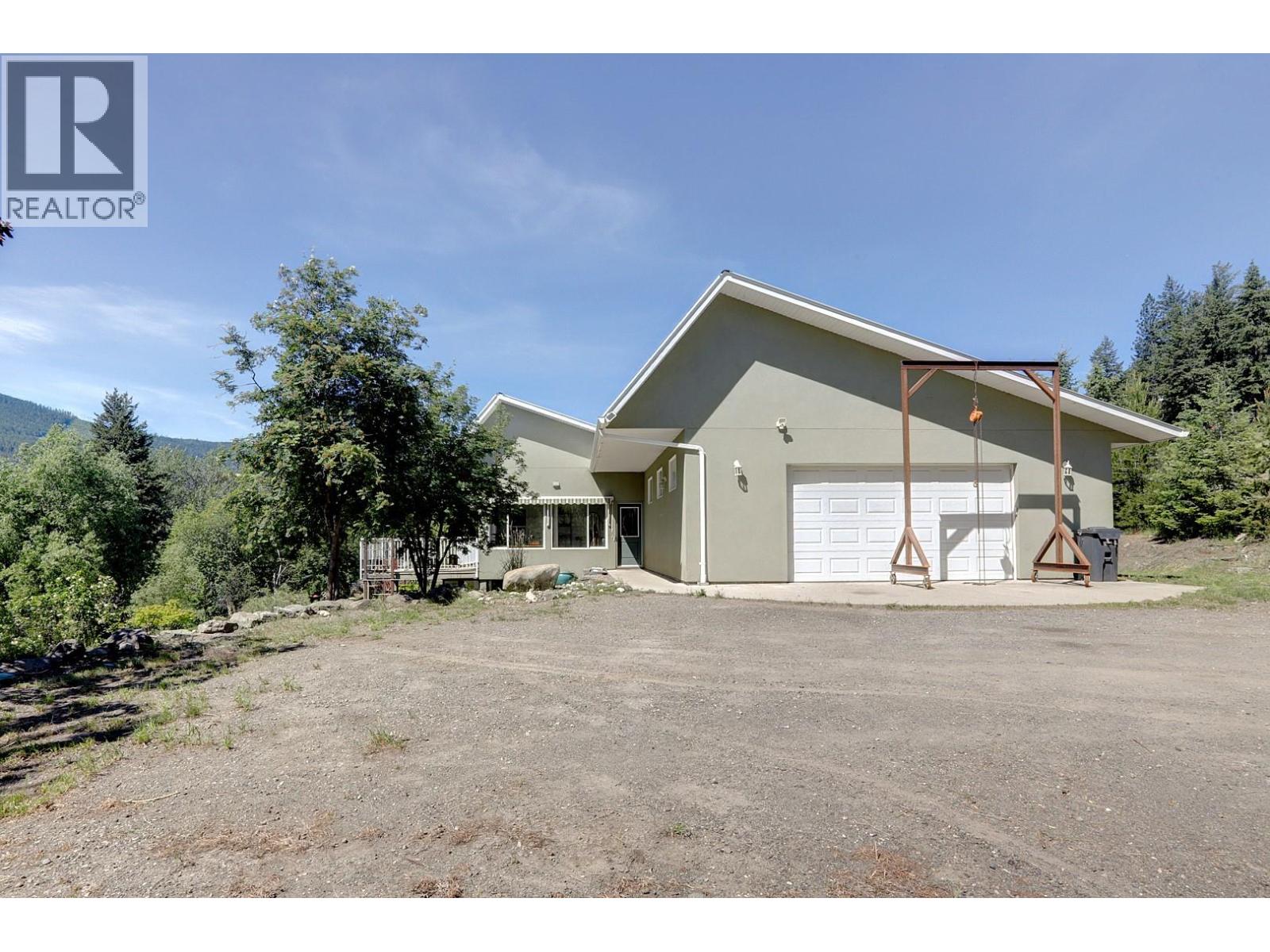 4375 97 Highway Property Photo 1