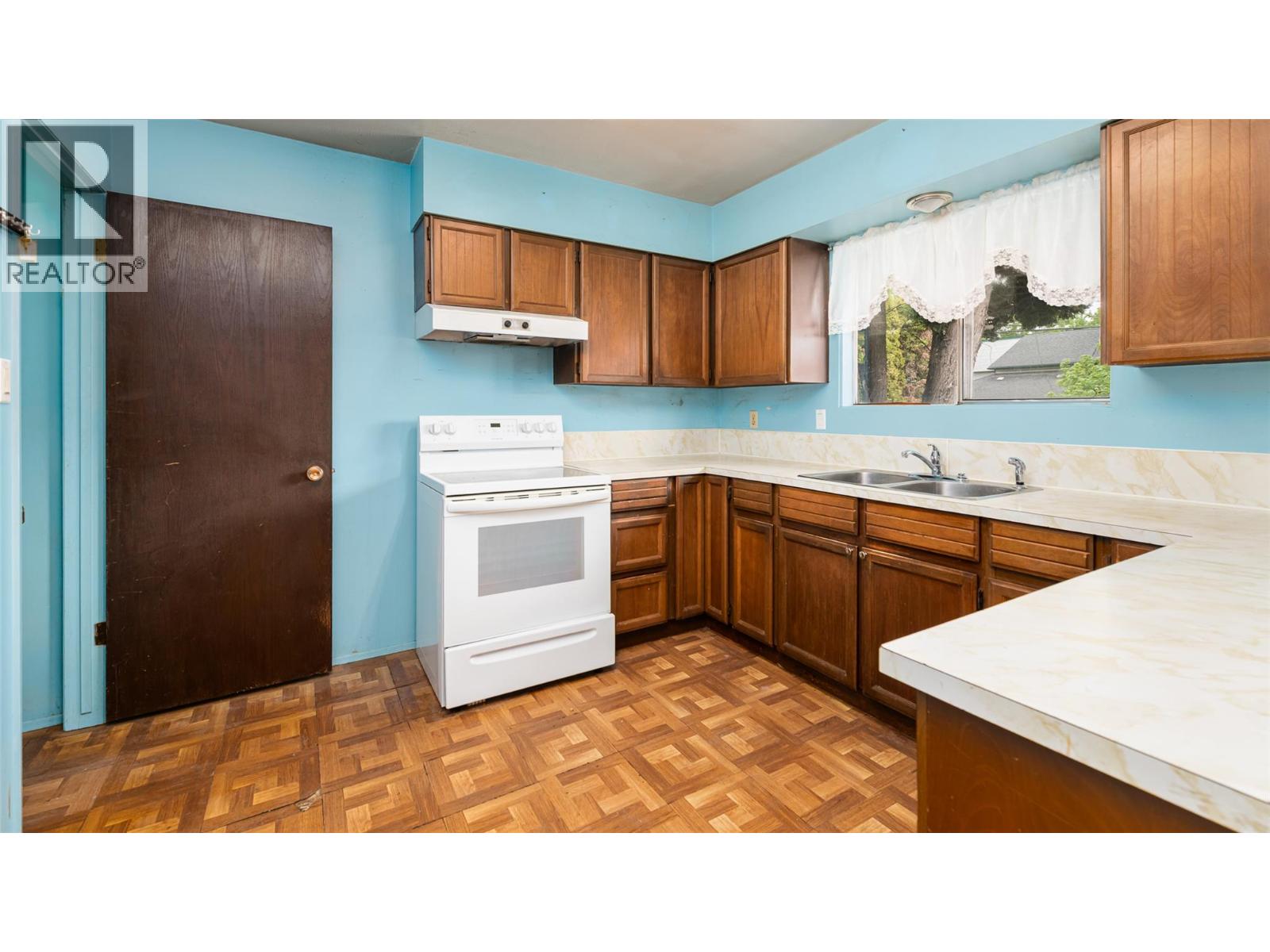 1104 Erickson Street Property Photo 10