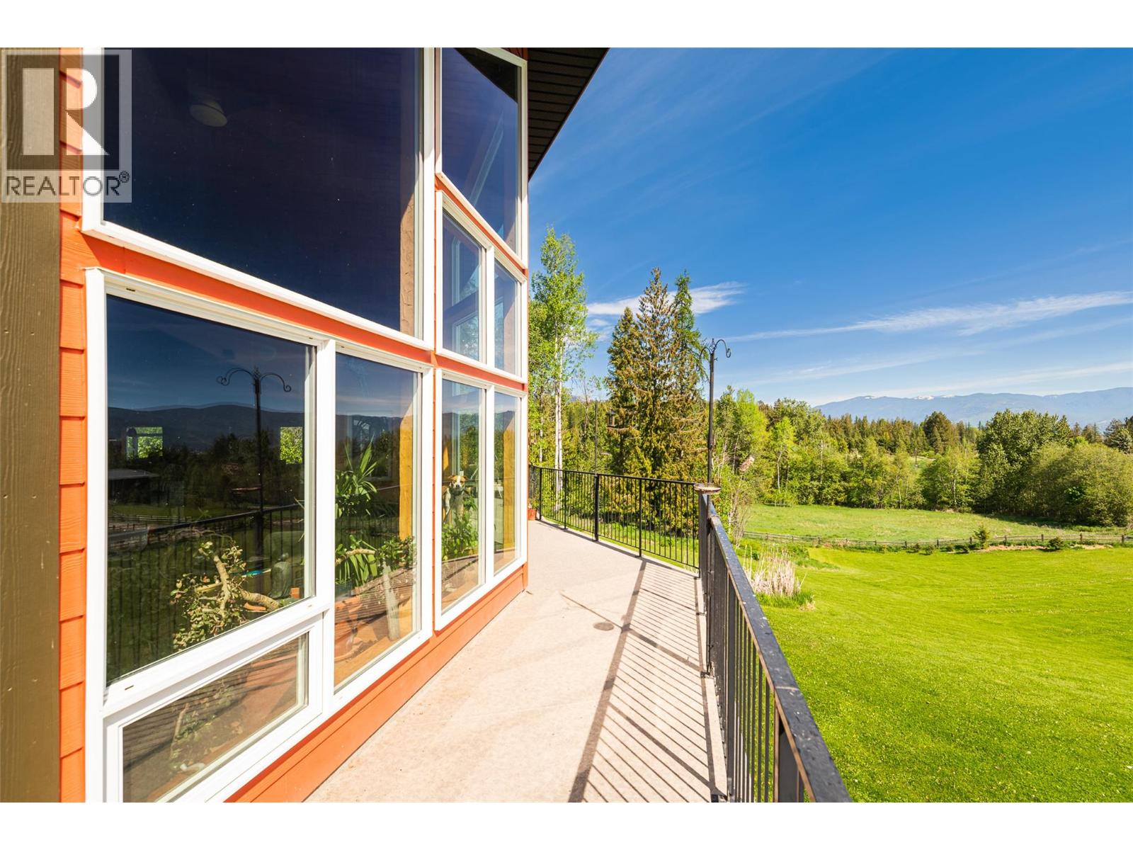1067 Simmons Road Property Photo 13