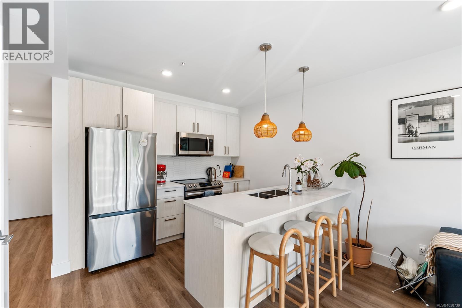 102 135 Haliburton St Property Photo 16