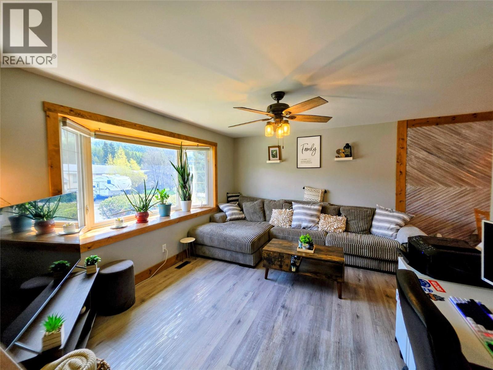 457 Mountain Ash Crescent Property Photo 5