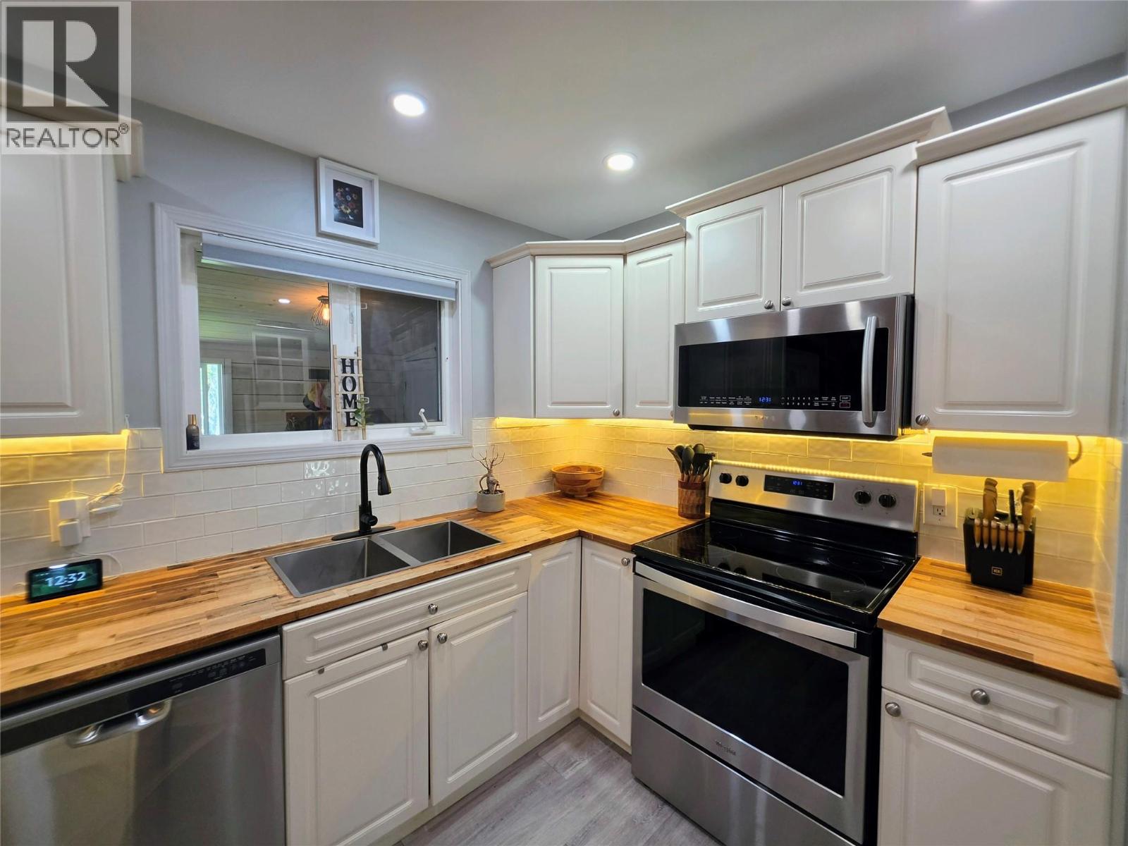 457 Mountain Ash Crescent Property Photo 7