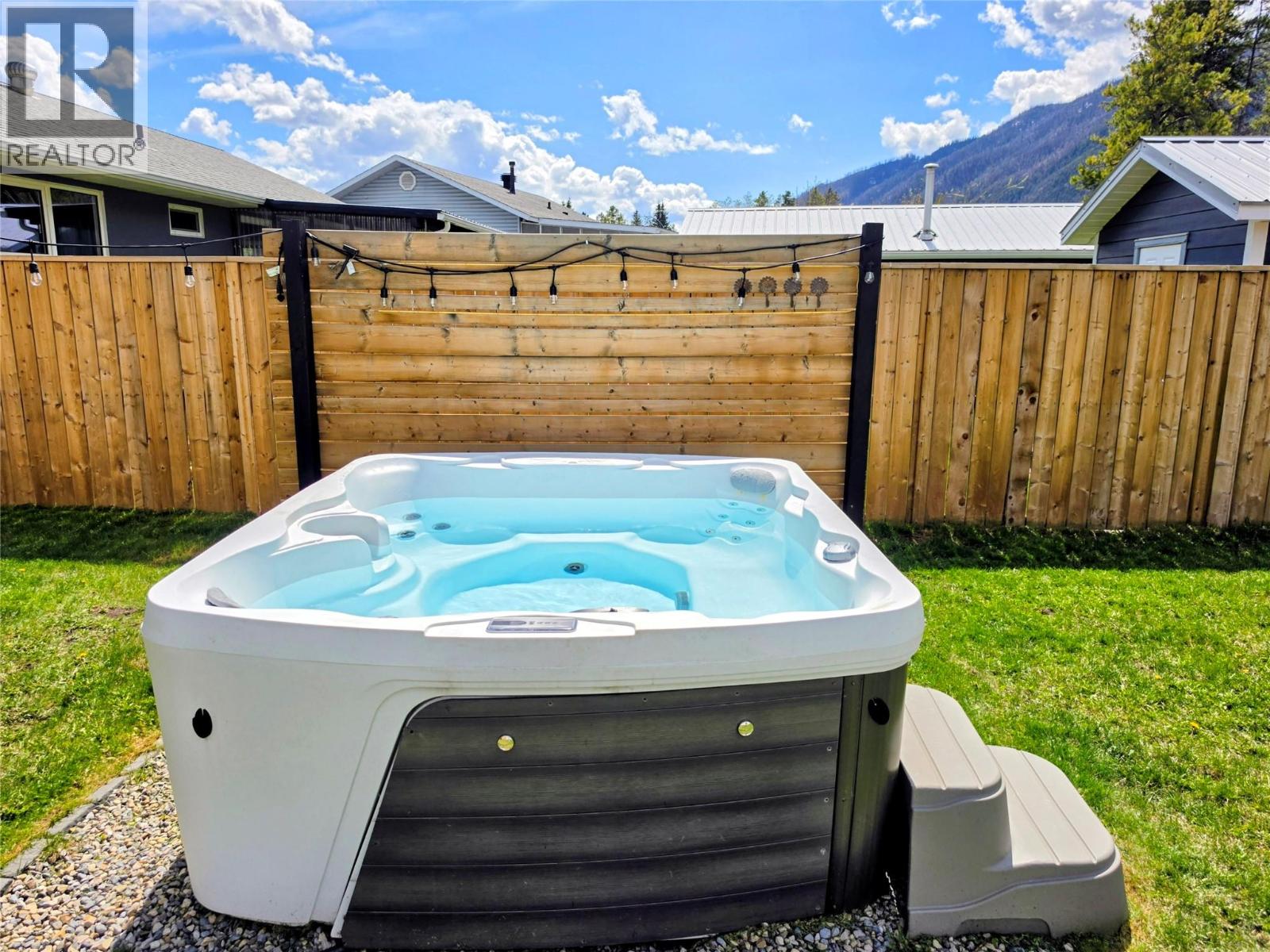 457 Mountain Ash Crescent Property Photo 18