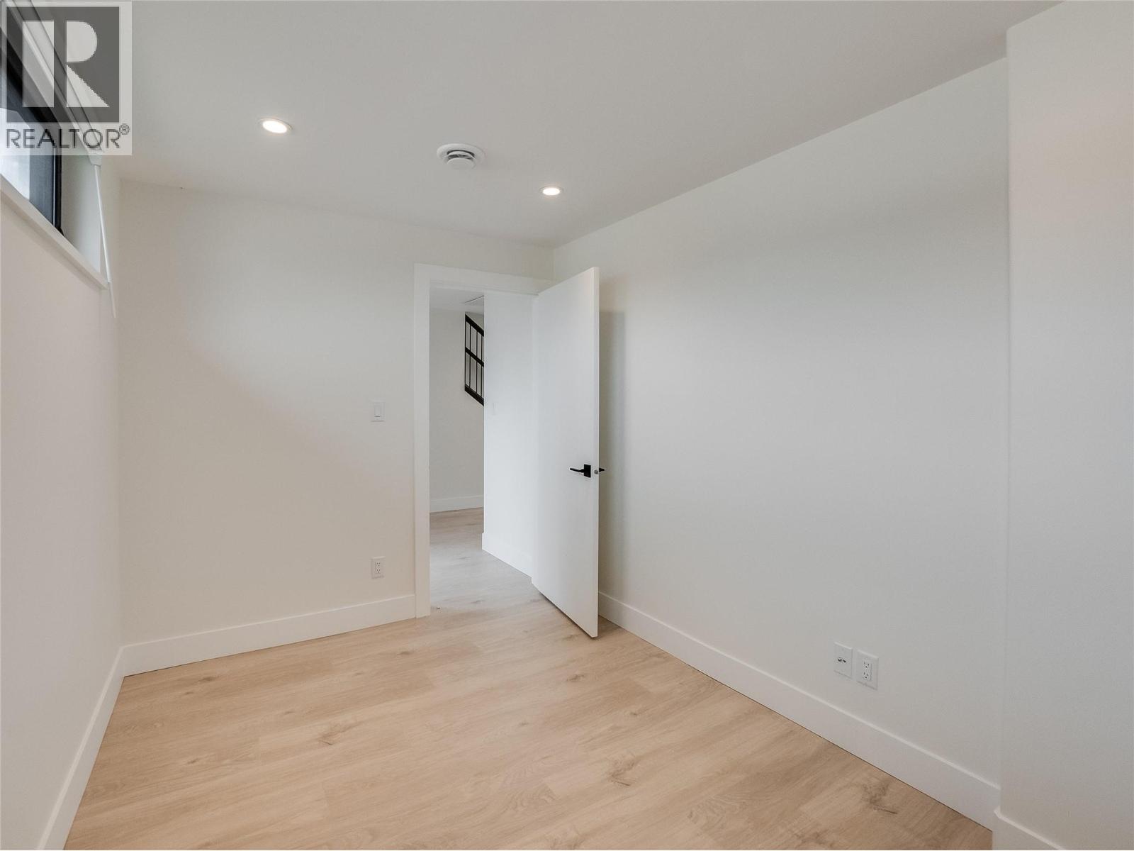 910 Lakeside Drive Unit# 203 Property Photo 9