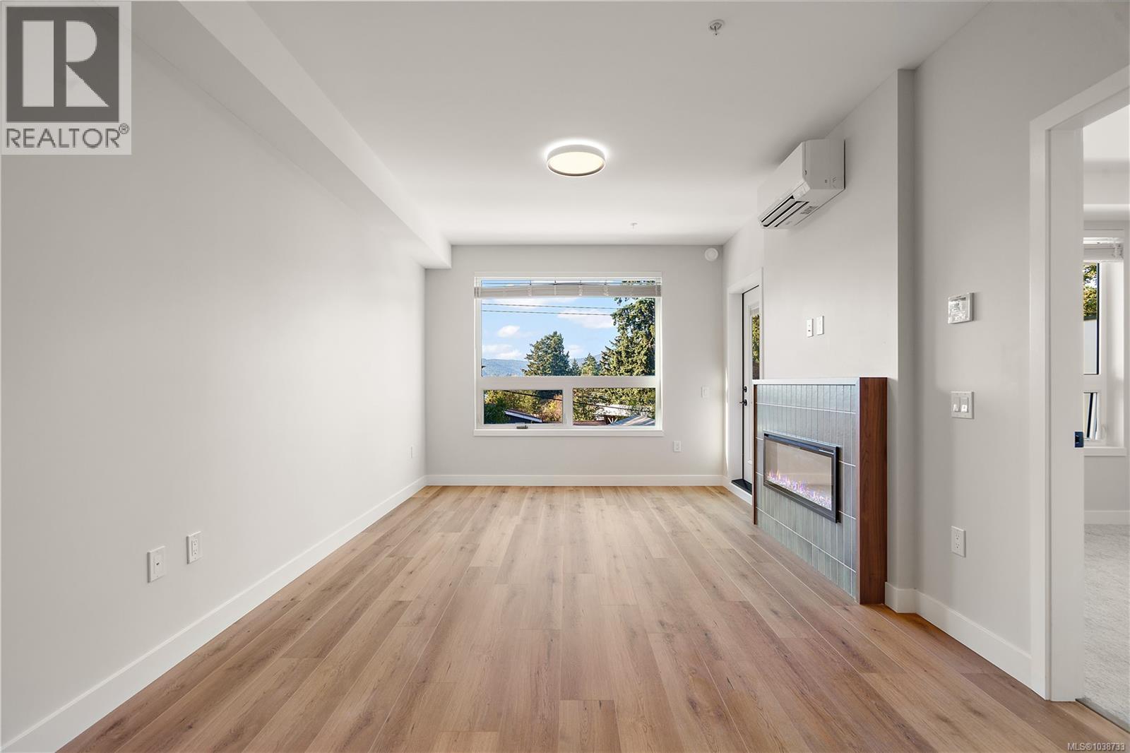 213 2881 Leigh Rd Property Photo 4
