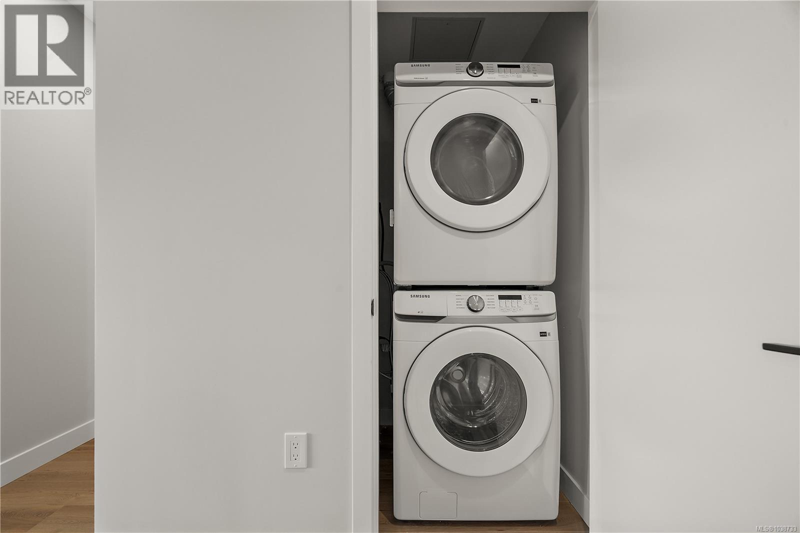 213 2881 Leigh Rd Property Photo 15