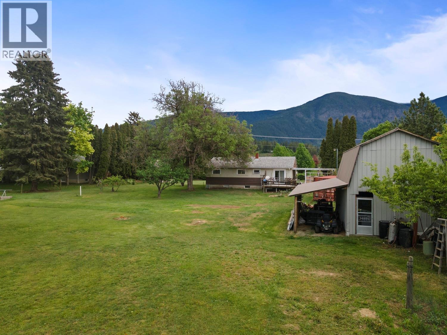 215 33rd Avenue S Property Photo 24