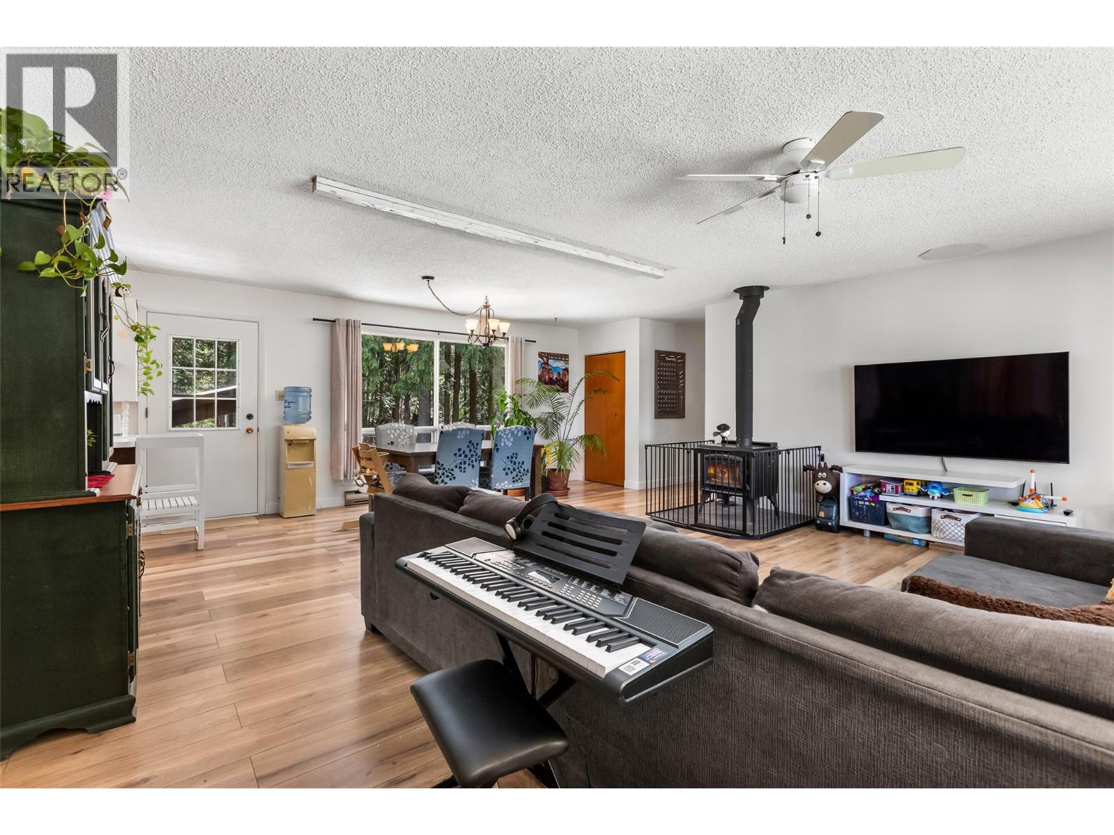 3988 Samuelson Road Property Photo 4
