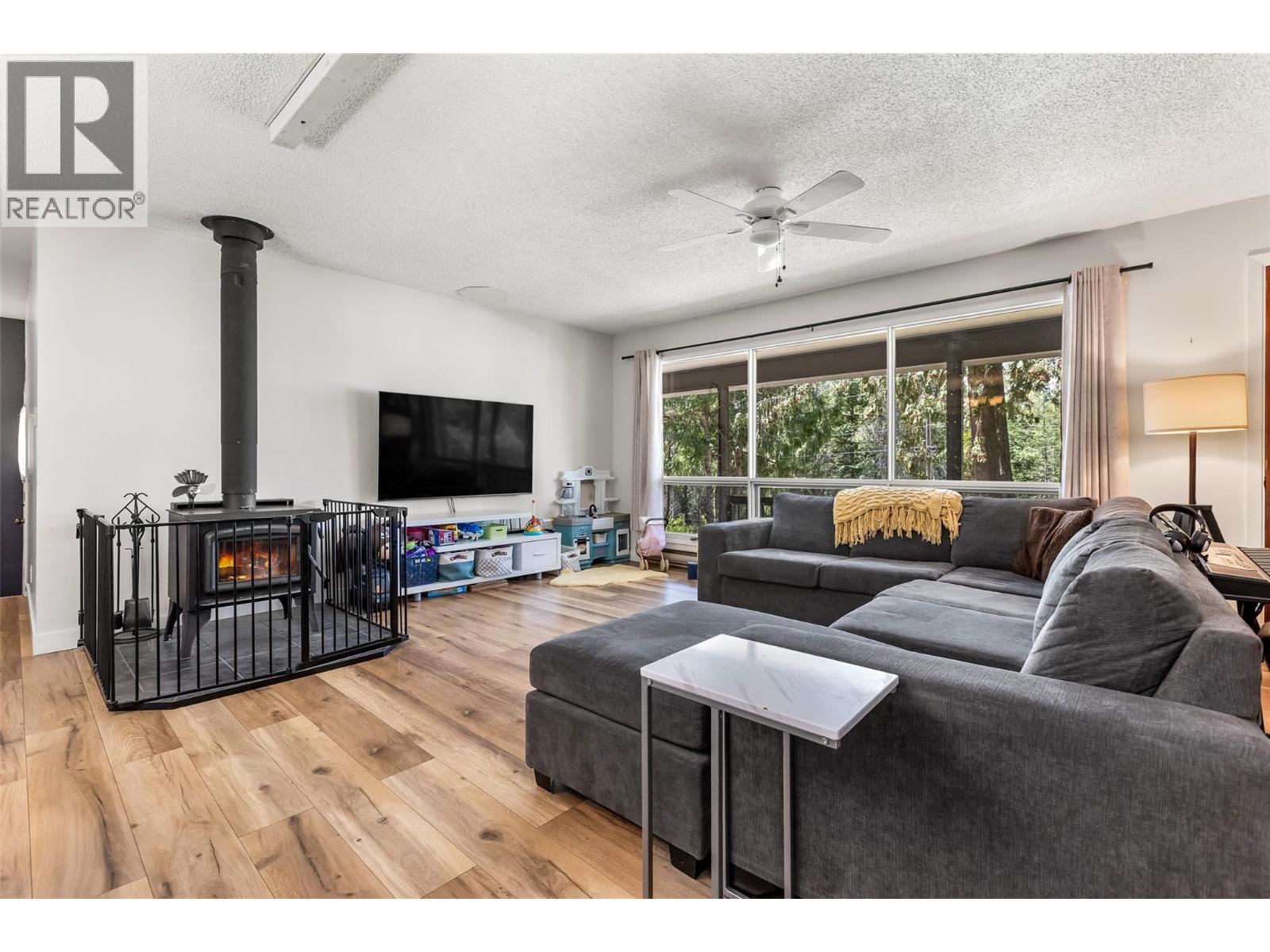 3988 Samuelson Road Property Photo 5