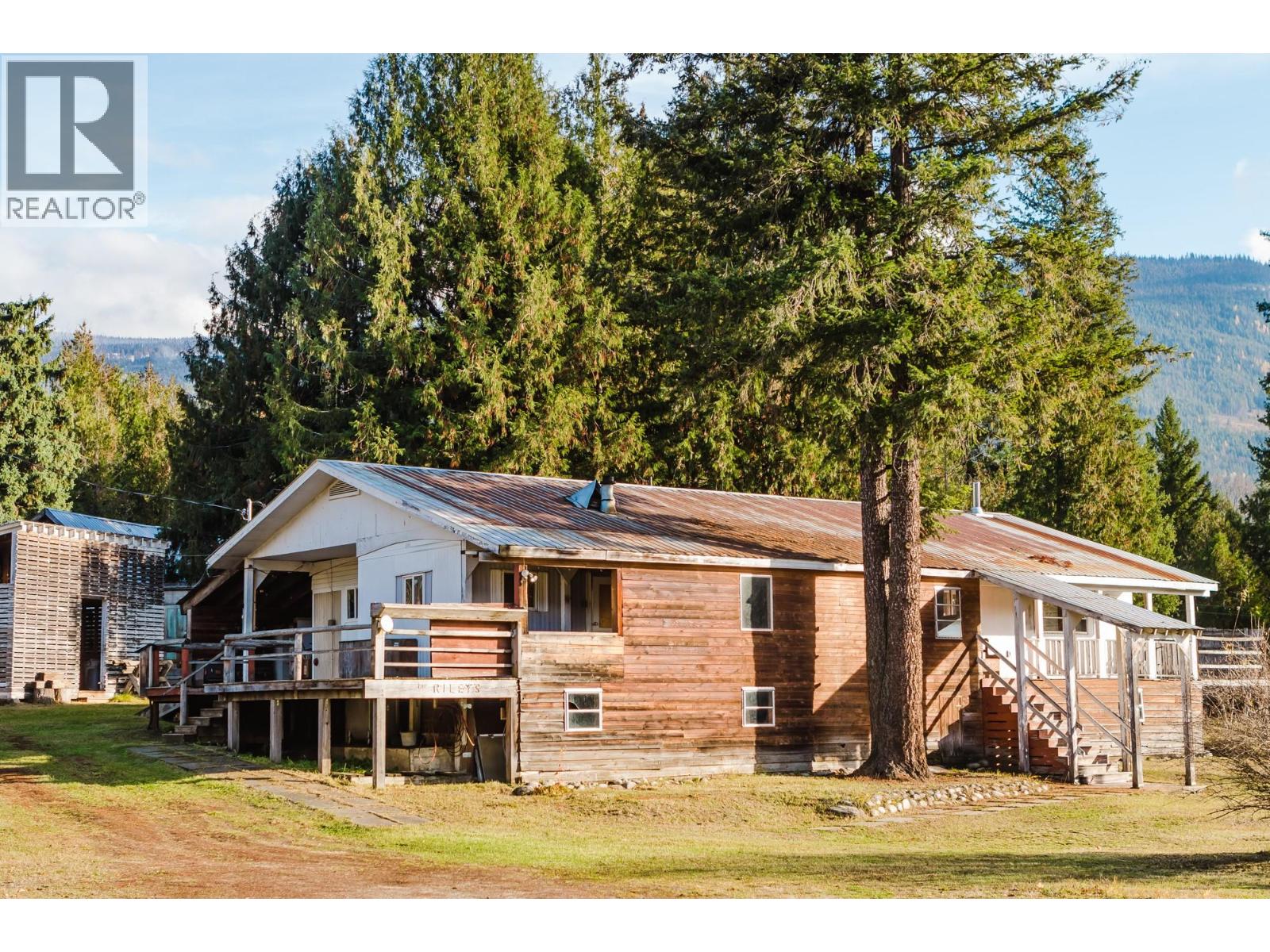 3974 Malakwa Station Road Property Photo 1