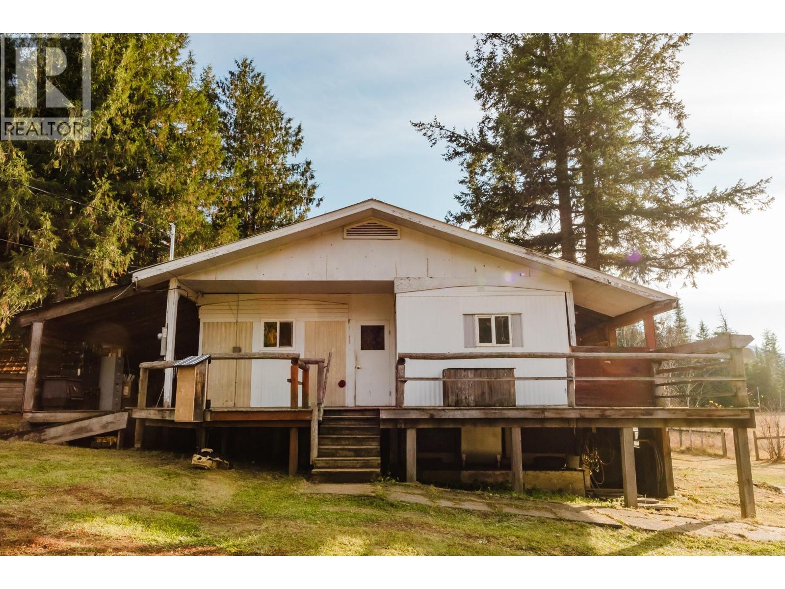 3974 Malakwa Station Road Property Photo 5