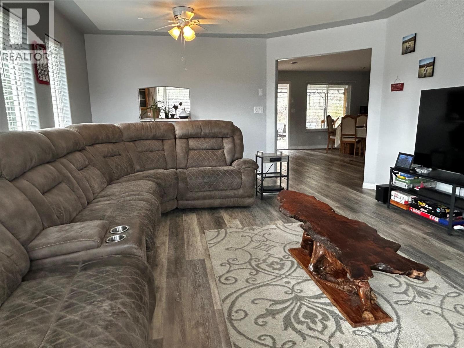 2024 Mountain View Avenue Property Photo 2