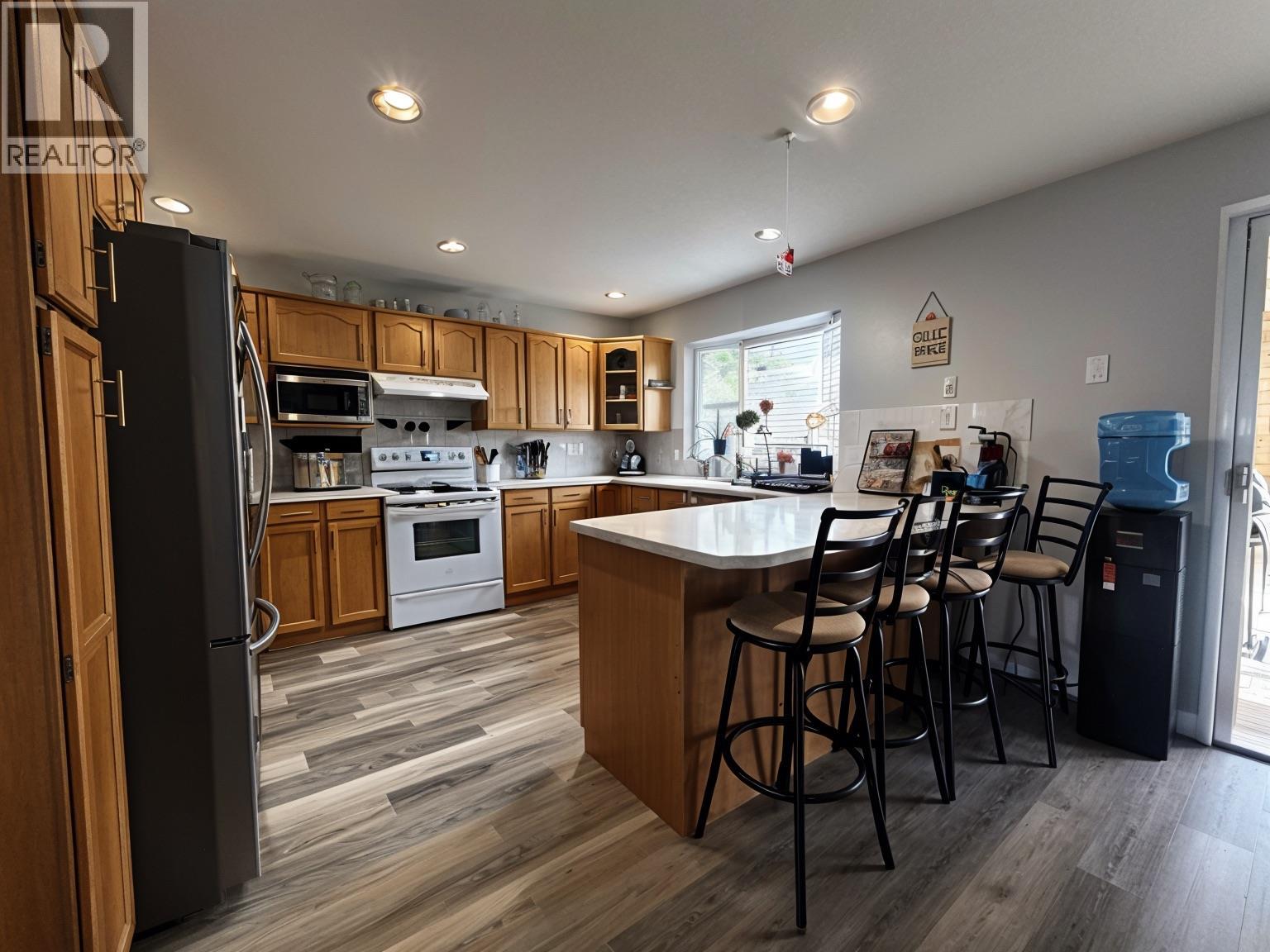 2024 Mountain View Avenue Property Photo 4