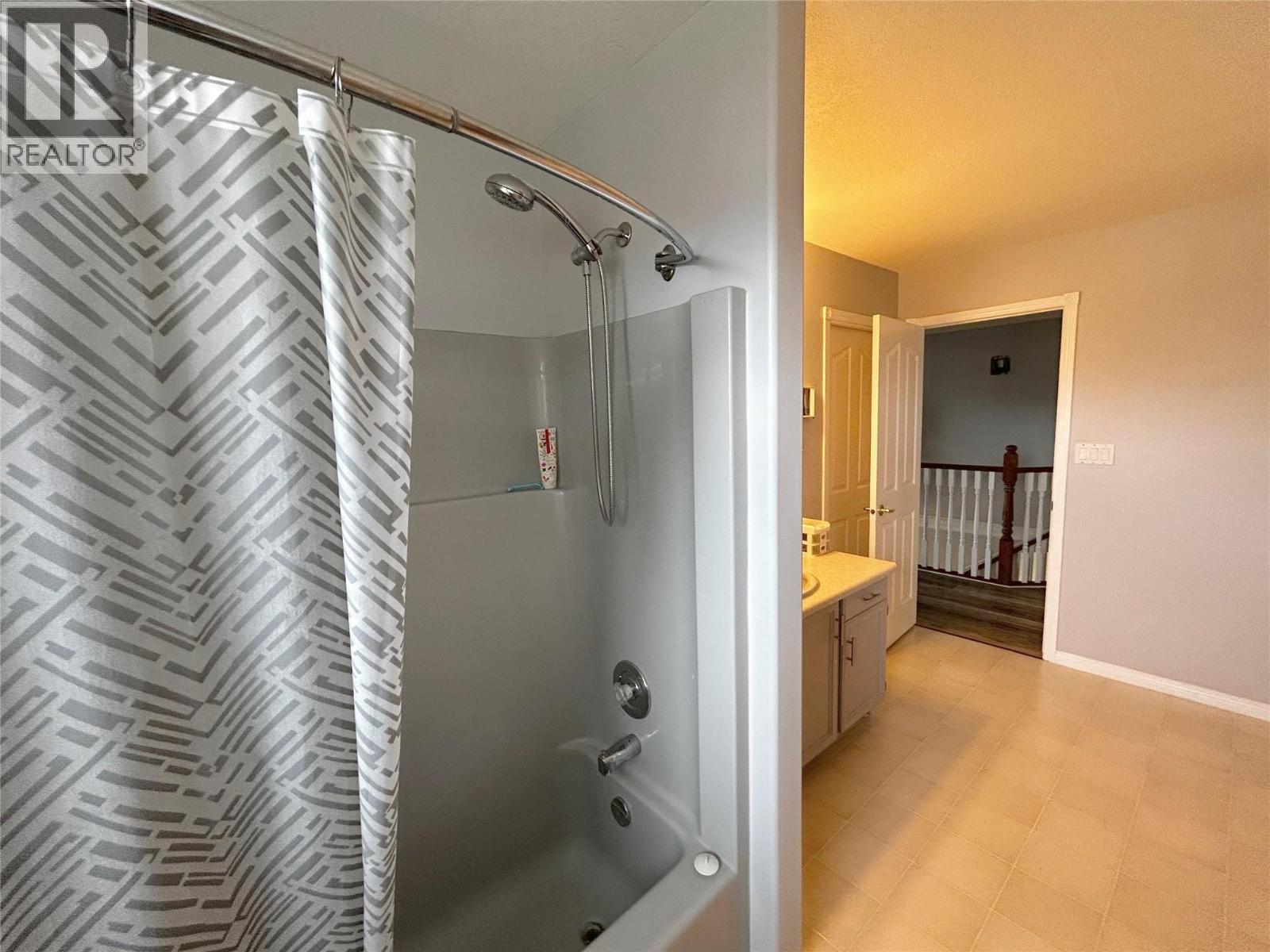 2024 Mountain View Avenue Property Photo 24