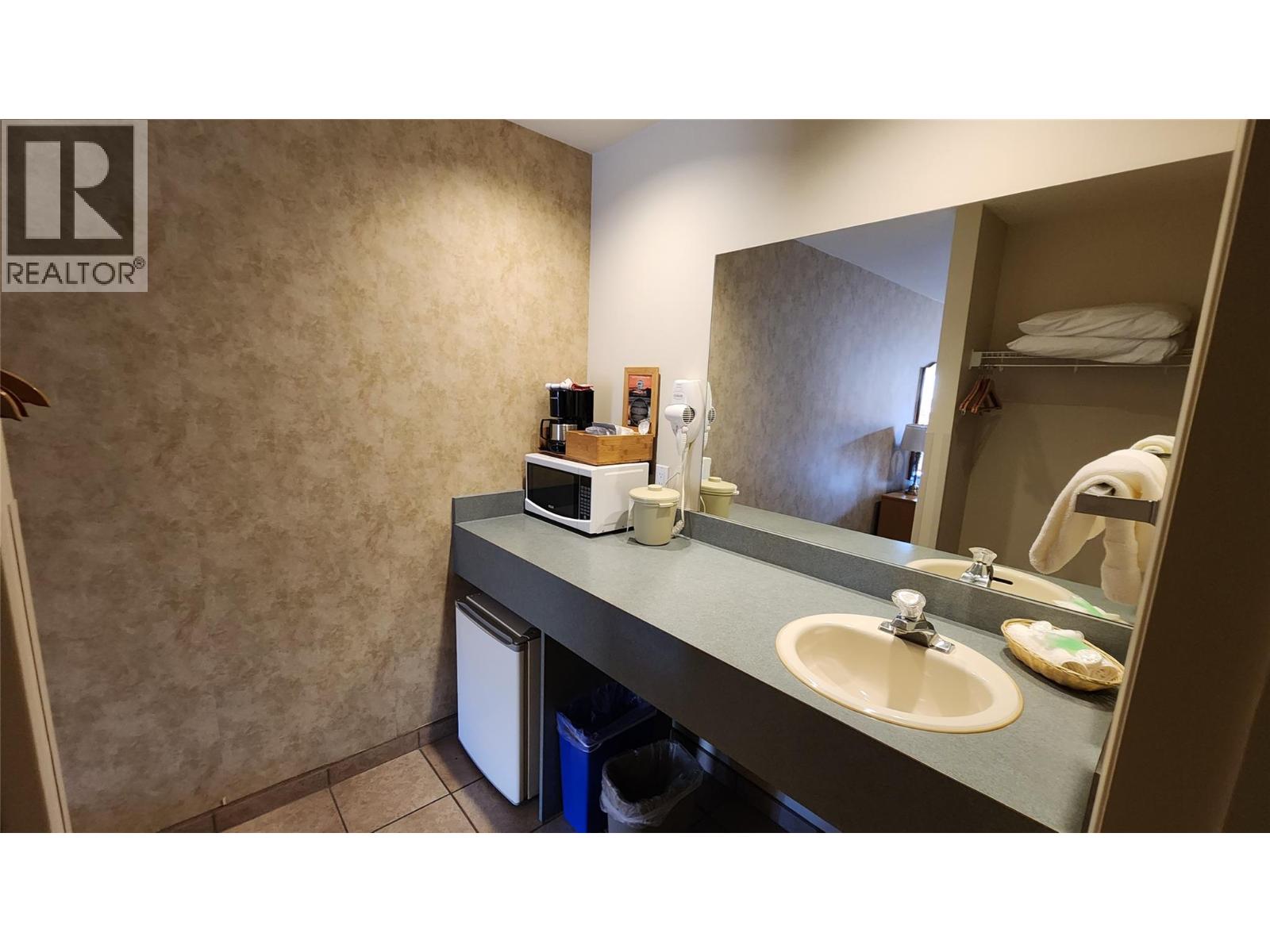1414 Cariboo Highway Property Photo 11