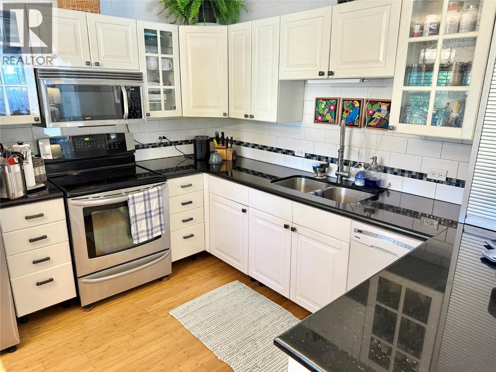 1050 Hillside Avenue Property Photo 3