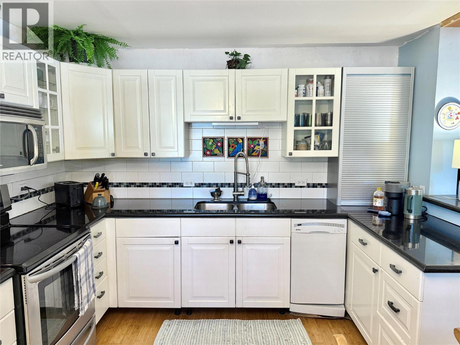 1050 Hillside Avenue Property Photo 6
