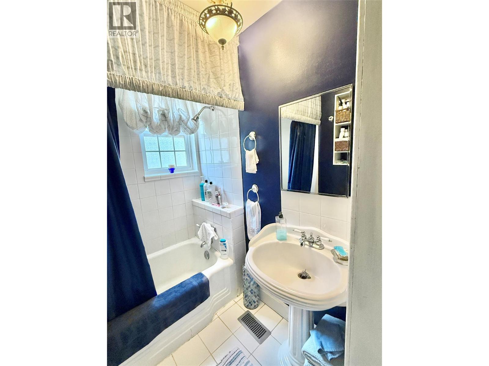 1050 Hillside Avenue Property Photo 20