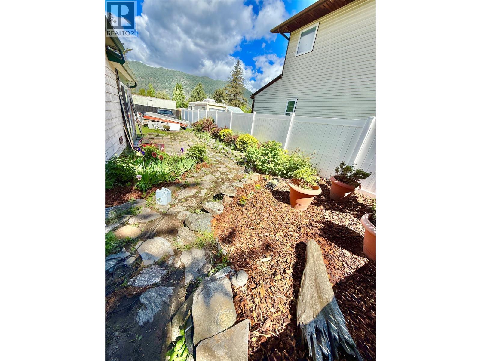 1050 Hillside Avenue Property Photo 31