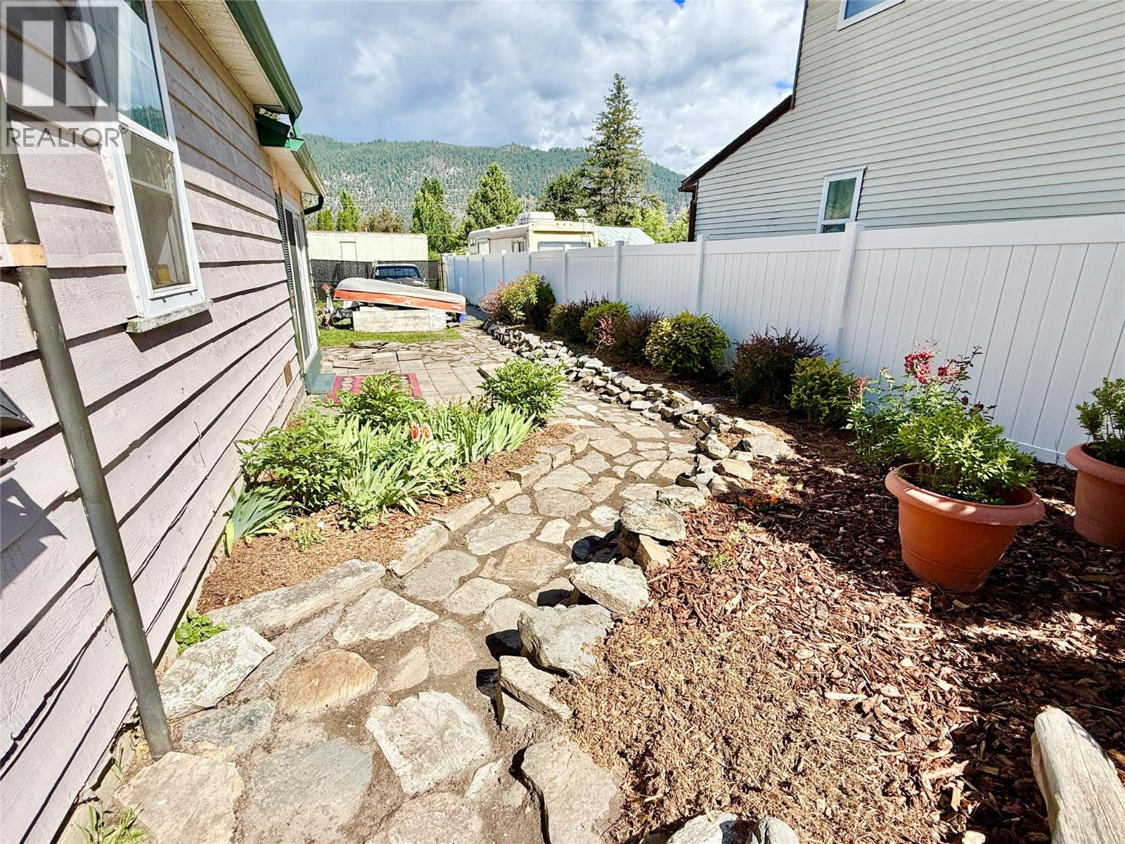 1050 Hillside Avenue Property Photo 35
