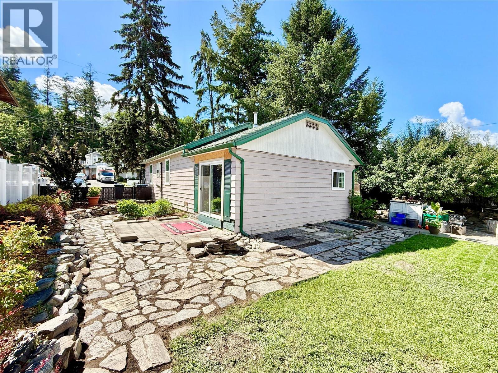 1050 Hillside Avenue Property Photo 37