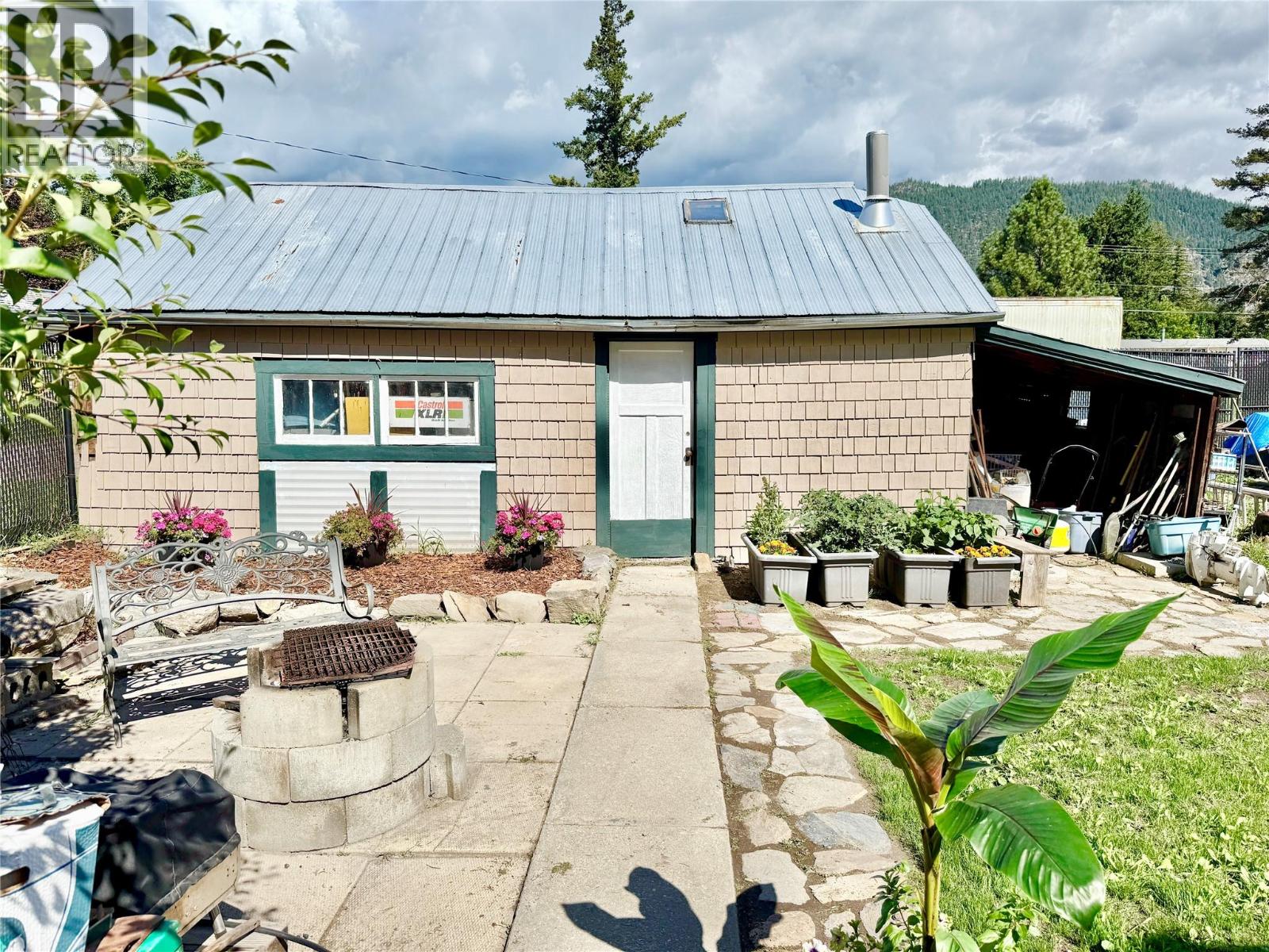 1050 Hillside Avenue Property Photo 40