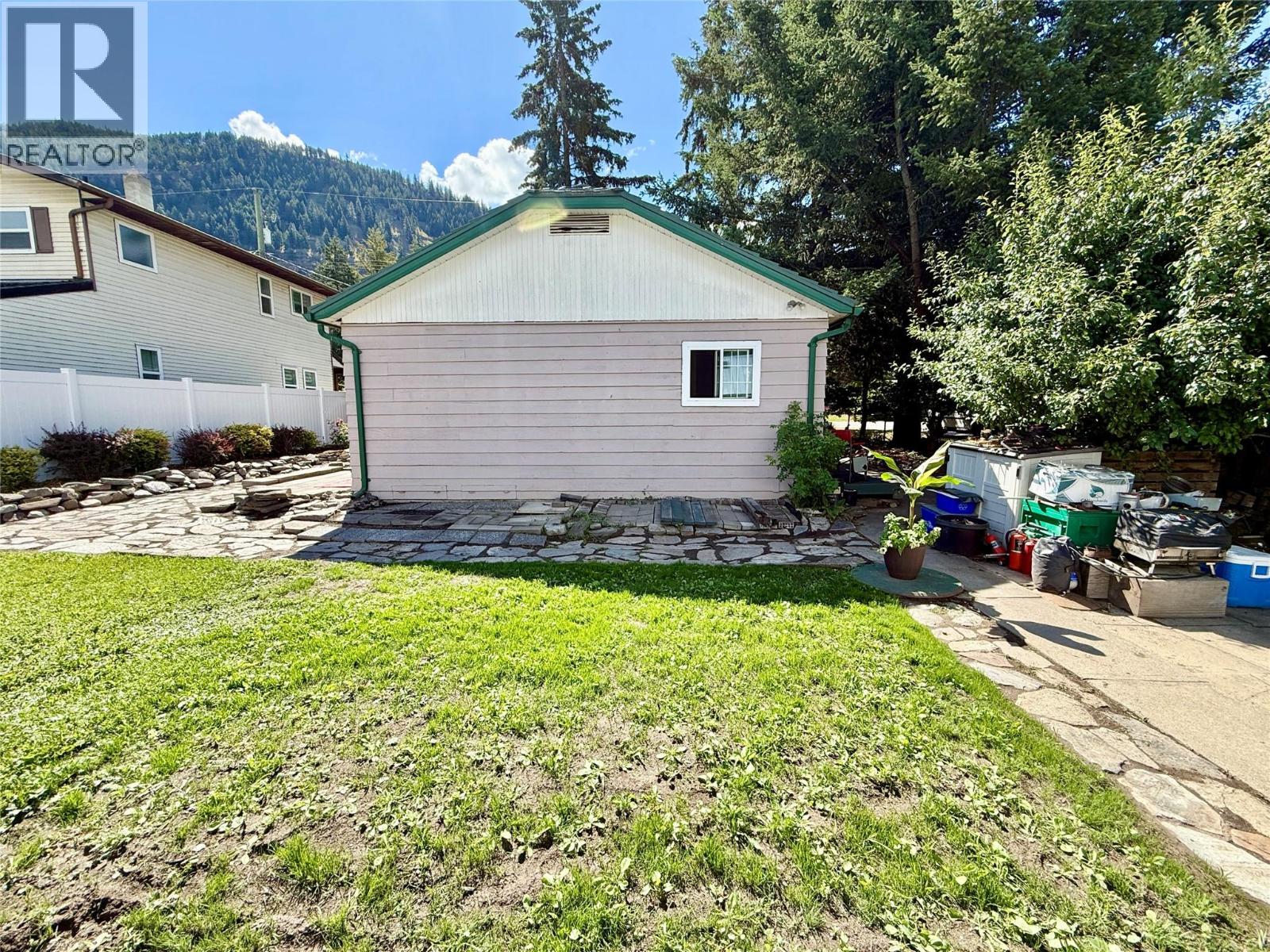 1050 Hillside Avenue Property Photo 42