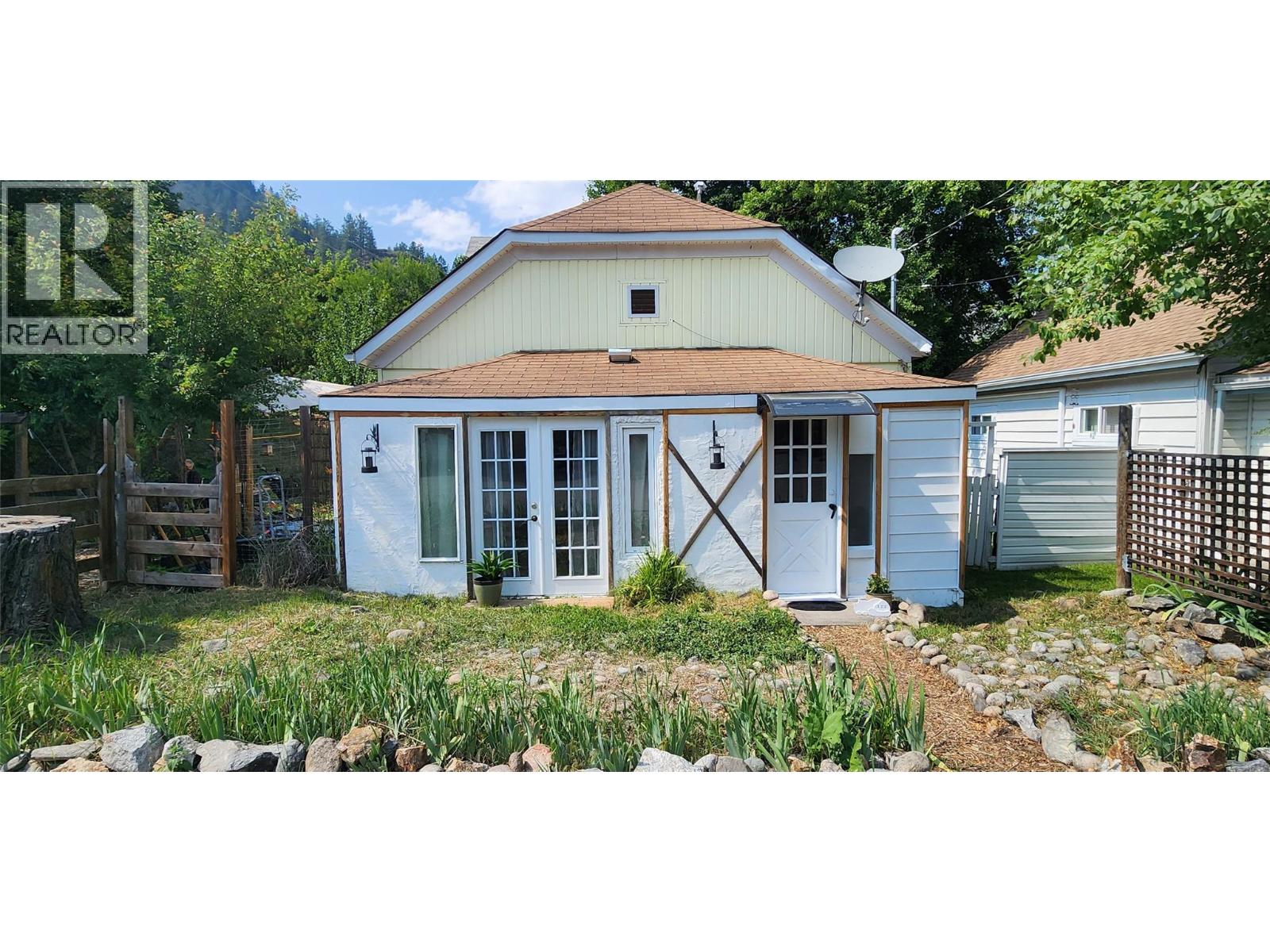 173 75th Avenue Property Photo 1
