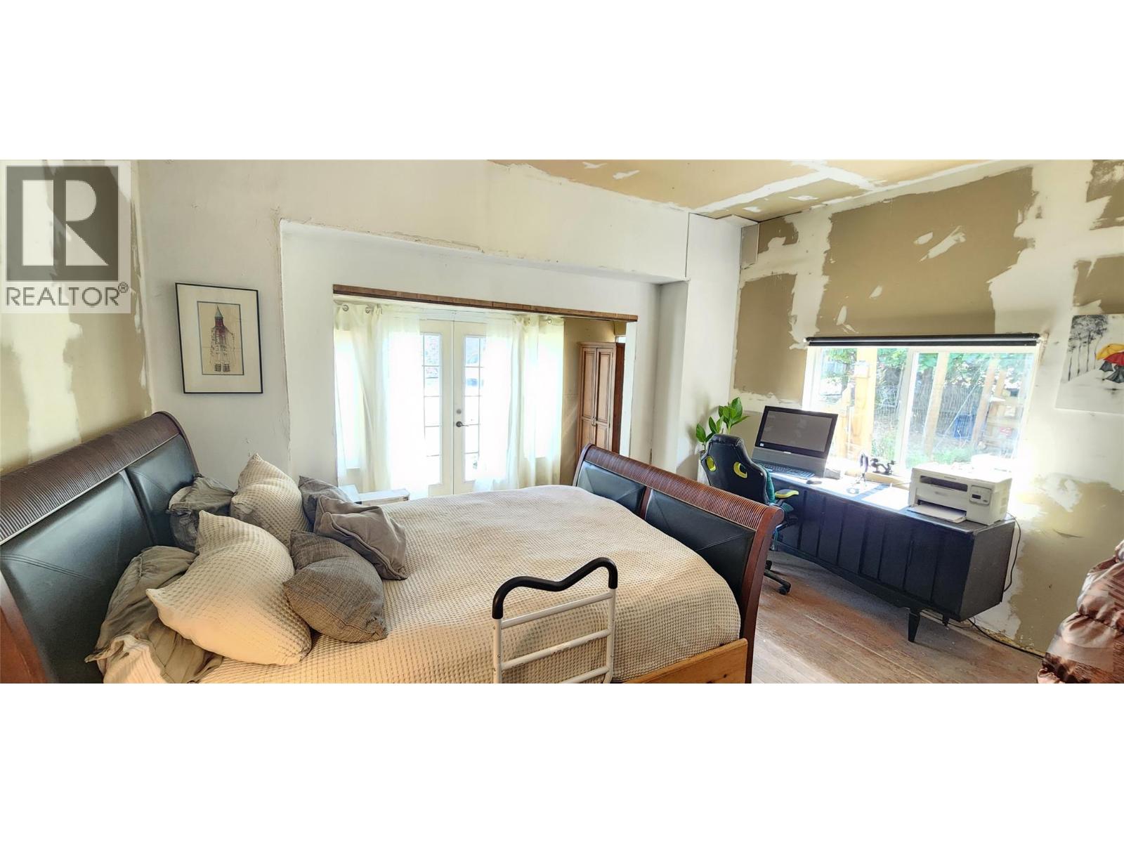173 75th Avenue Property Photo 10