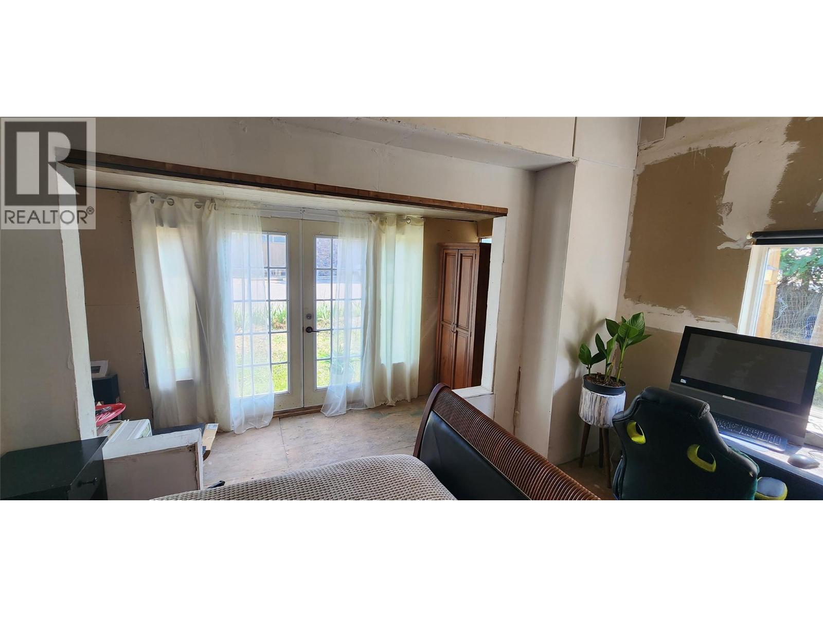 173 75th Avenue Property Photo 11