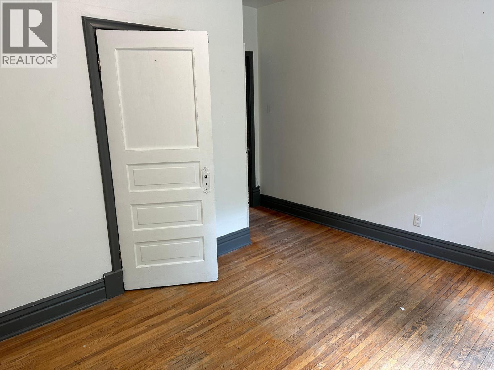 815 Baker Street Property Photo 8
