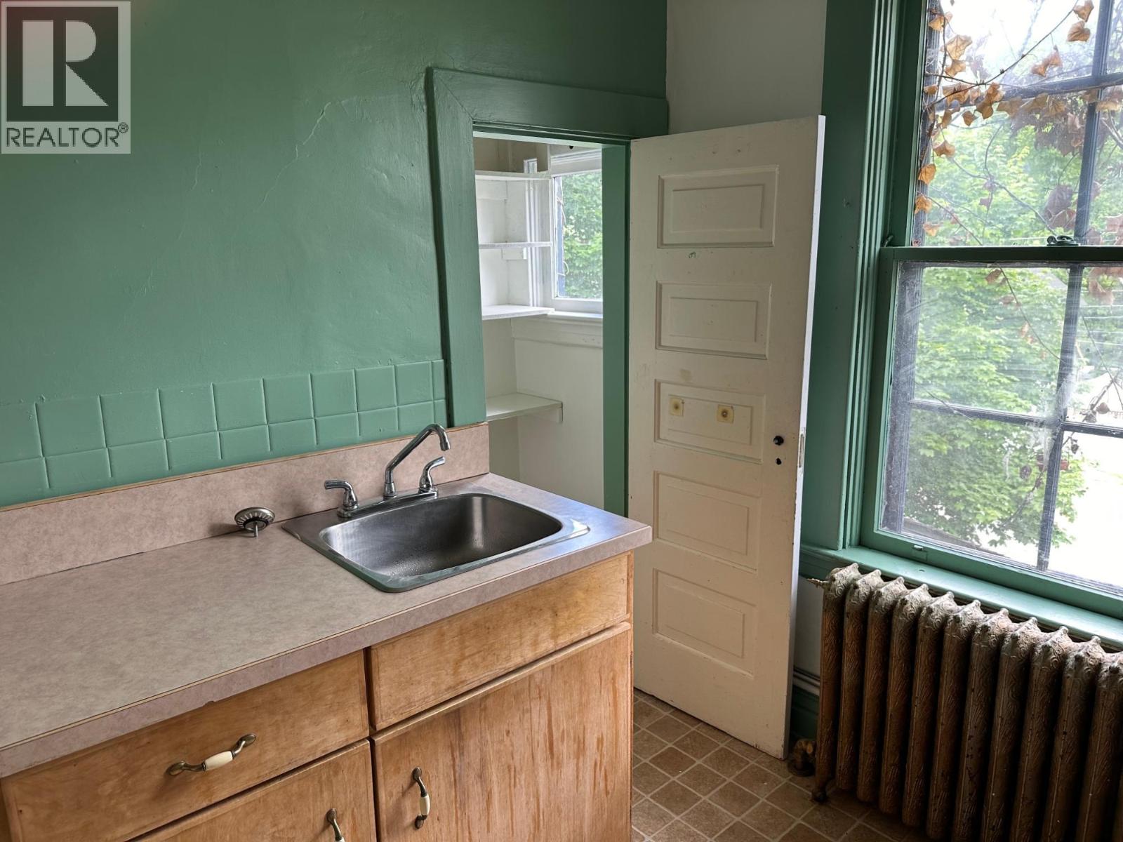 815 Baker Street Property Photo 13
