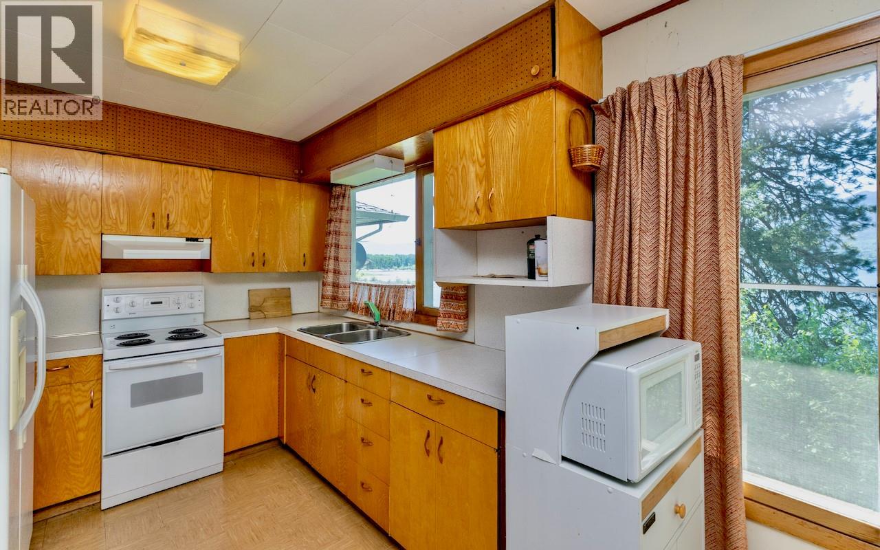 3035 Squilax-anglemont Road Property Photo 7